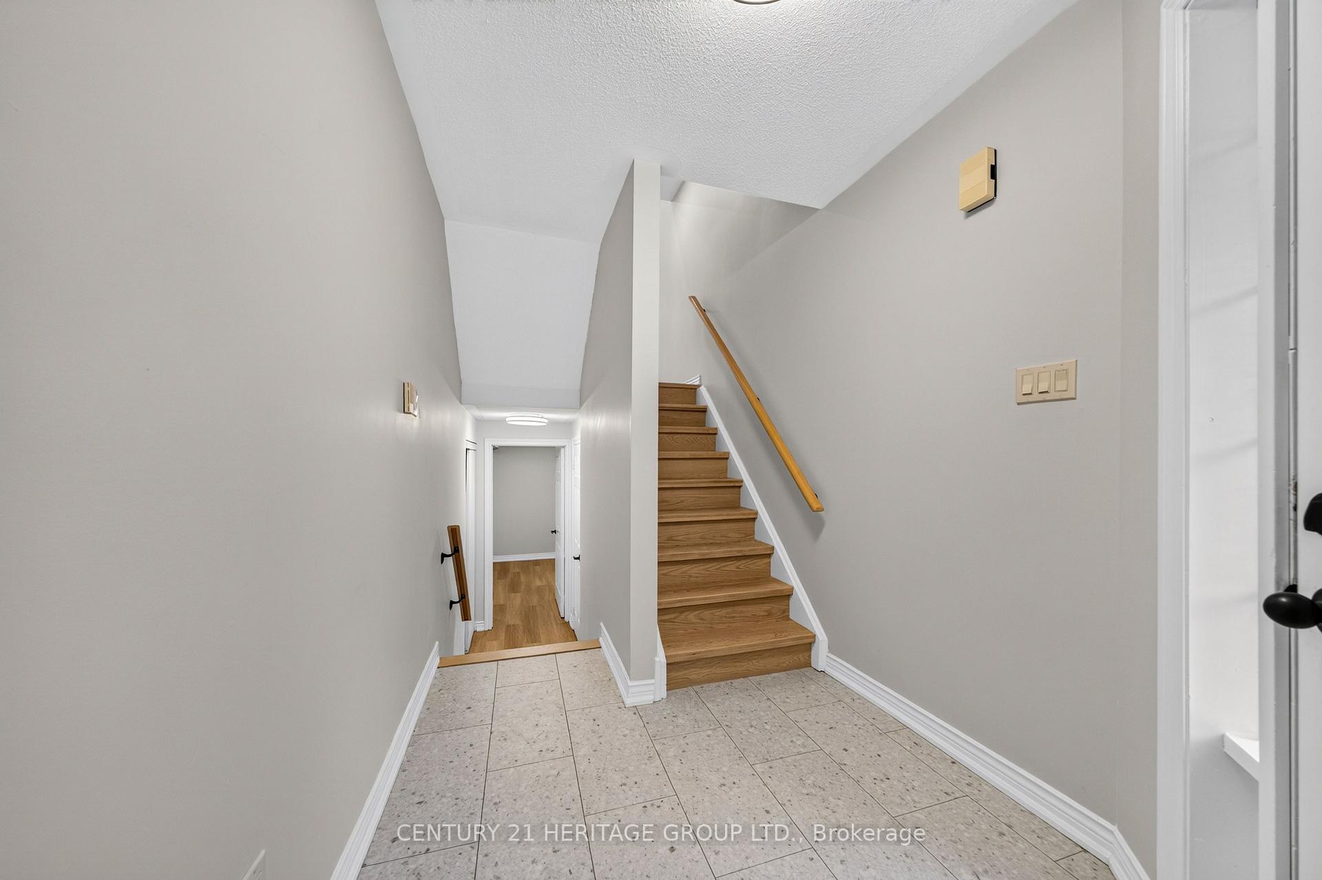 Photo 4 of Unit 1, 1 Guildpark Pathway, Scarborough, Guildwood — HOMEH