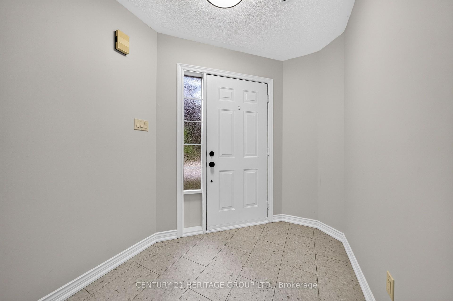 Photo 5 of Unit 1, 1 Guildpark Pathway, Scarborough, Guildwood — HOMEH