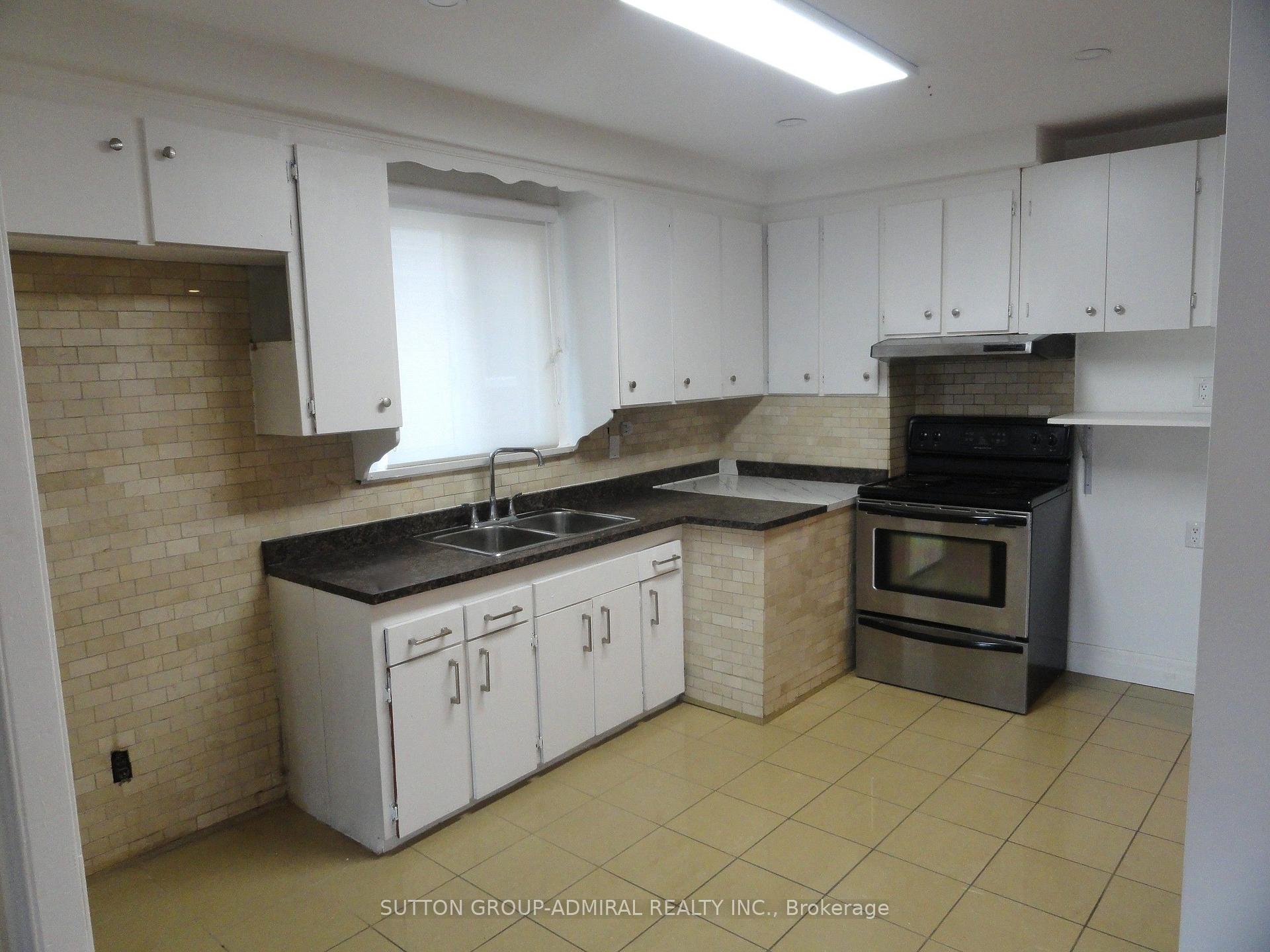 Photo 5 of 23 Chalkfarm Dr, North York, Downsview-Roding-CFB — HOMEH