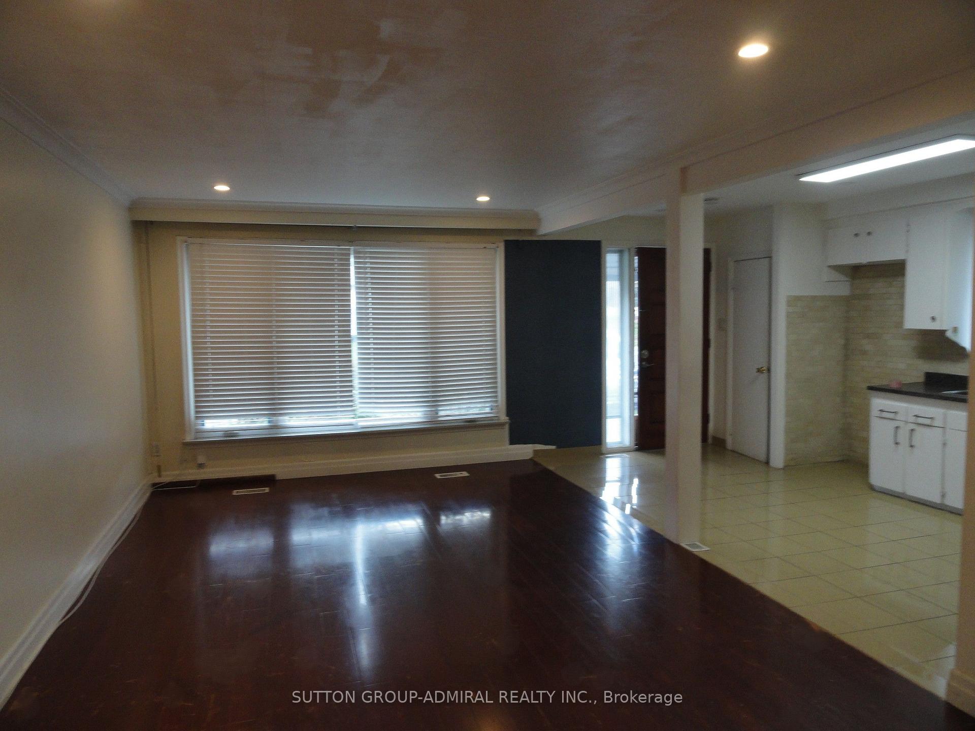 Photo 7 of 23 Chalkfarm Dr, North York, Downsview-Roding-CFB — HOMEH