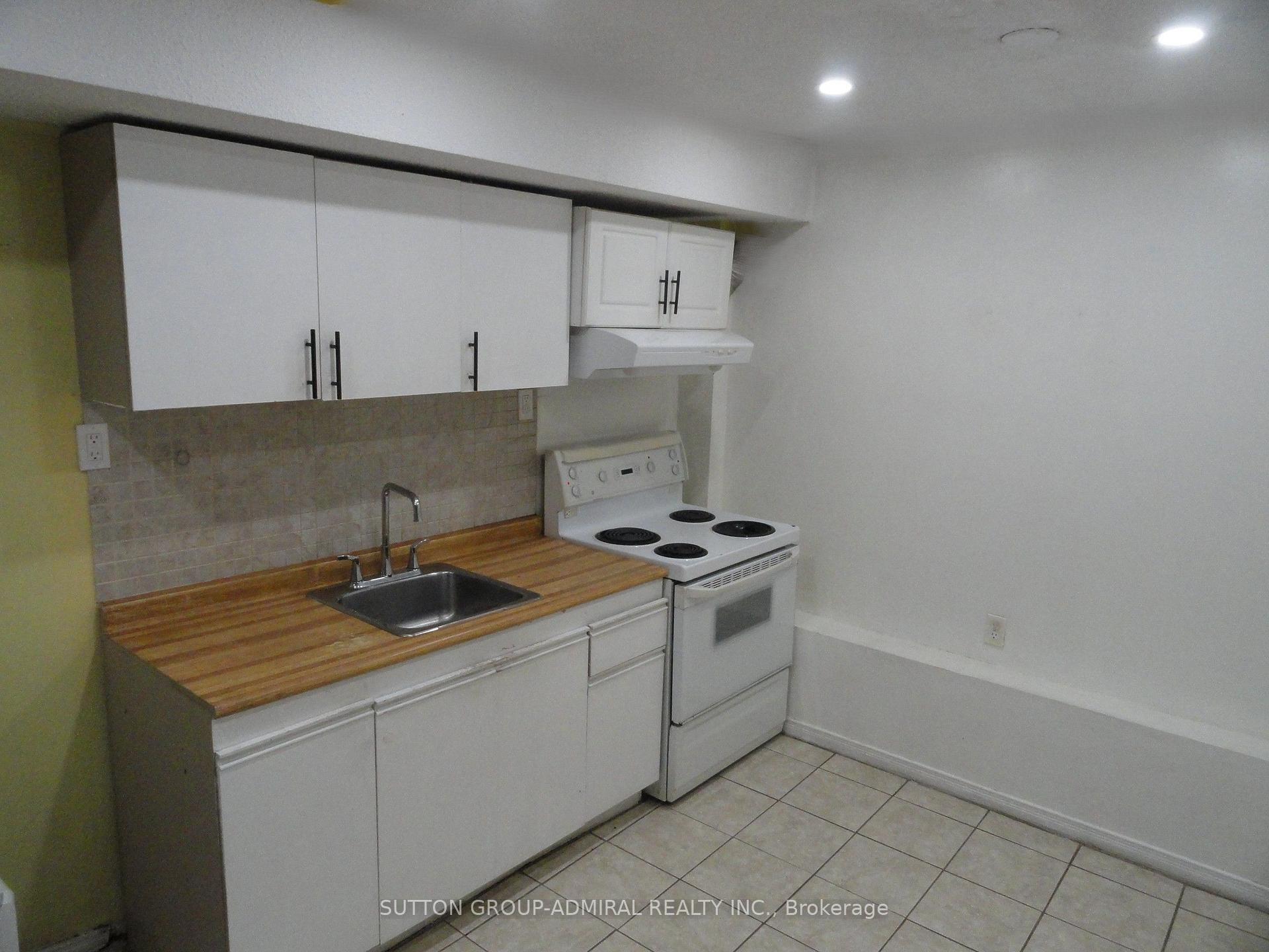 Photo 10 of 23 Chalkfarm Dr, North York, Downsview-Roding-CFB — HOMEH
