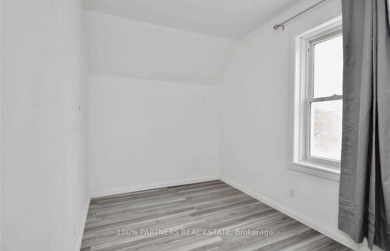 Photo 16 of 634 Dominion Avenue, Midland — HOMEH