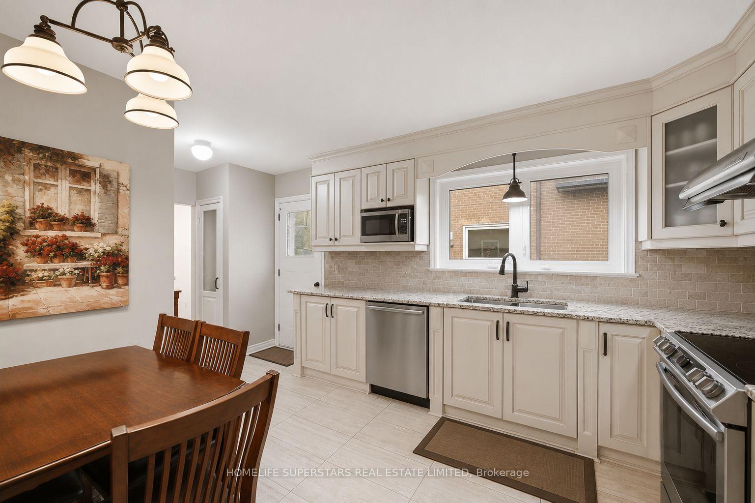 Photo 7 of 334 Woodsworth Road, North York, St. Andrew-Windfields — HOMEH