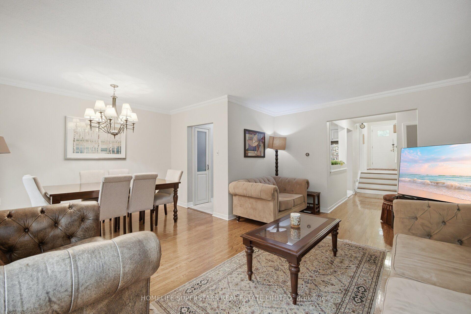Photo 11 of 334 Woodsworth Road, North York, St. Andrew-Windfields — HOMEH