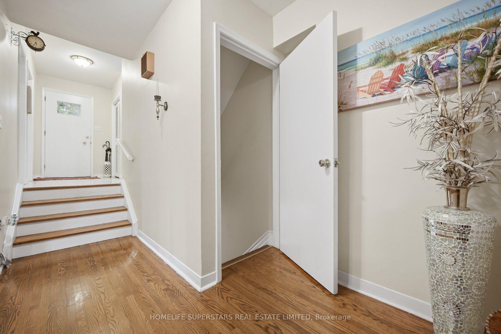 Photo 16 of 334 Woodsworth Road, North York, St. Andrew-Windfields — HOMEH