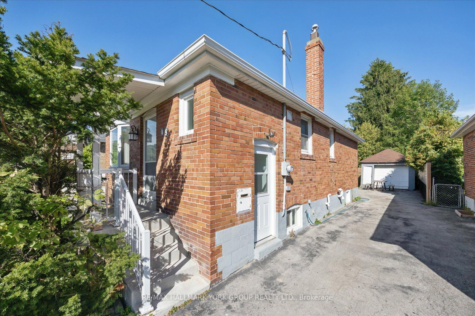 Photo 3 of 45 Seventeenth Street, Etobicoke, New Toronto — HOMEH