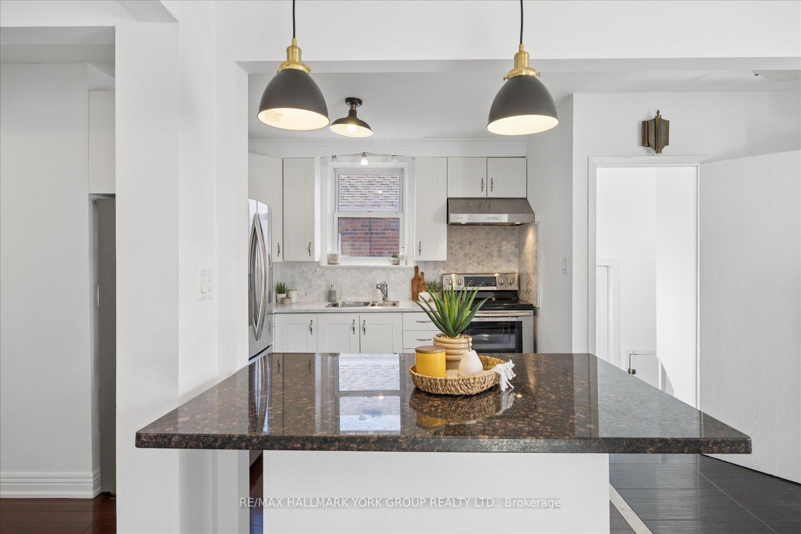 Photo 10 of 45 Seventeenth Street, Etobicoke, New Toronto — HOMEH