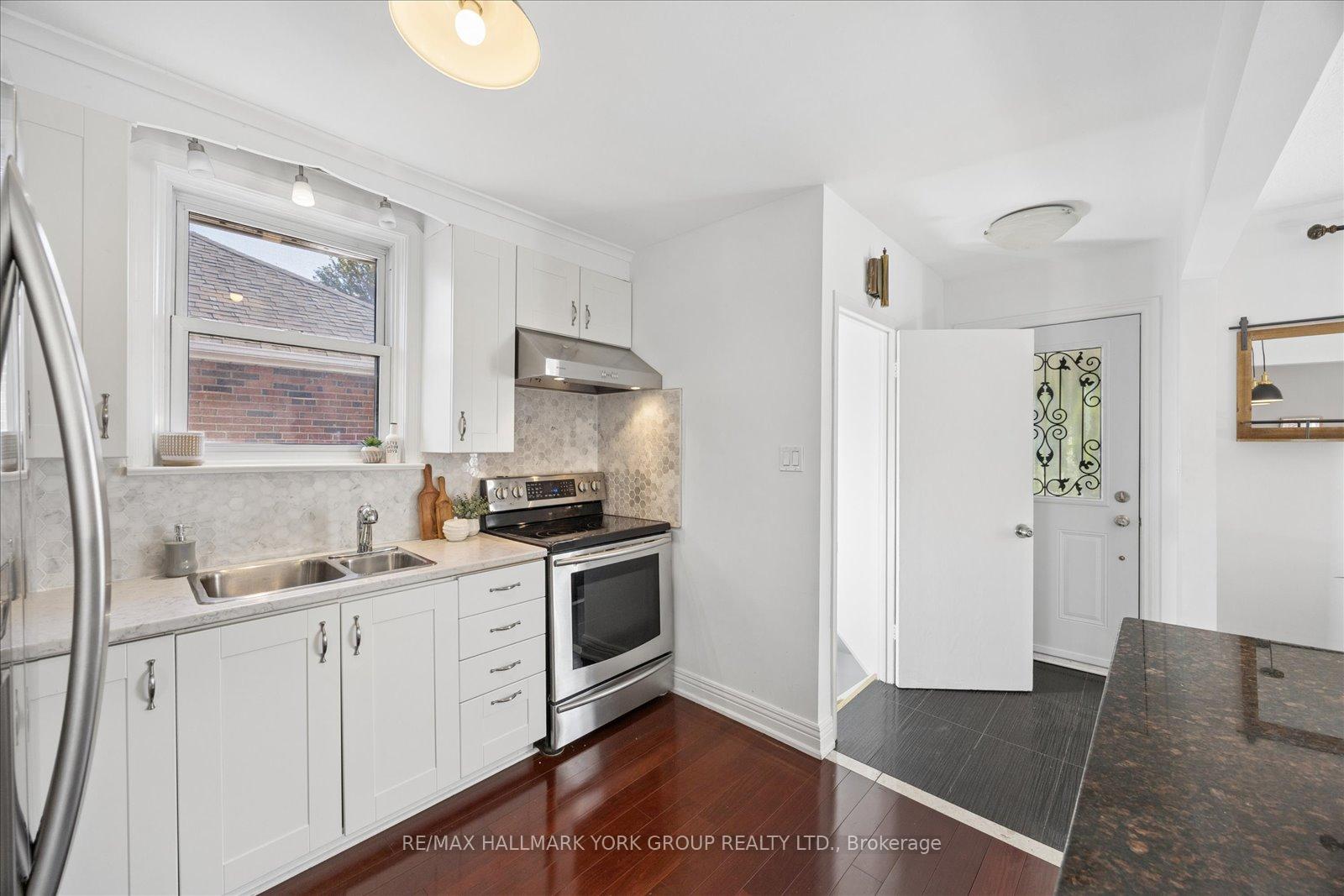 Photo 11 of 45 Seventeenth Street, Etobicoke, New Toronto — HOMEH