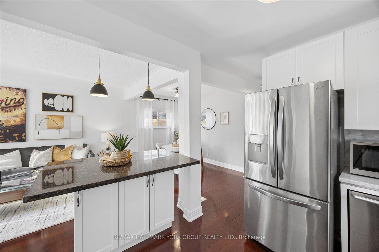 Photo 12 of 45 Seventeenth Street, Etobicoke, New Toronto — HOMEH