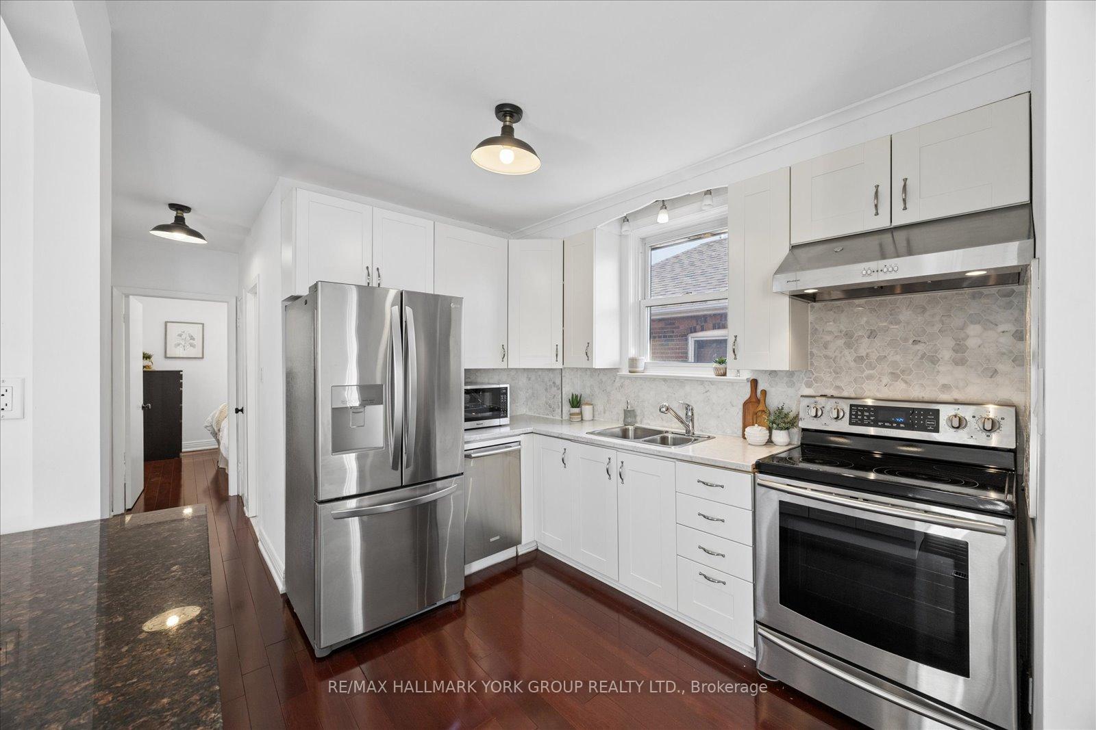 Photo 13 of 45 Seventeenth Street, Etobicoke, New Toronto — HOMEH
