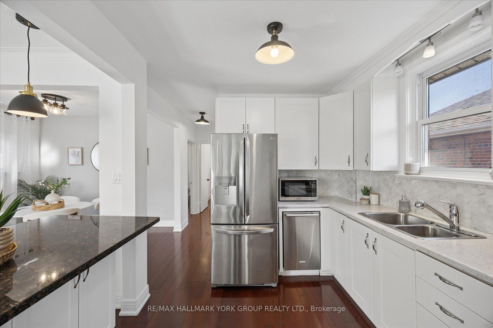 Photo 14 of 45 Seventeenth Street, Etobicoke, New Toronto — HOMEH