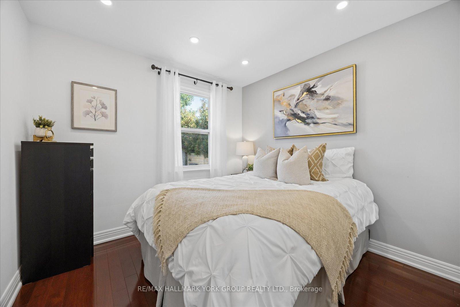Photo 15 of 45 Seventeenth Street, Etobicoke, New Toronto — HOMEH