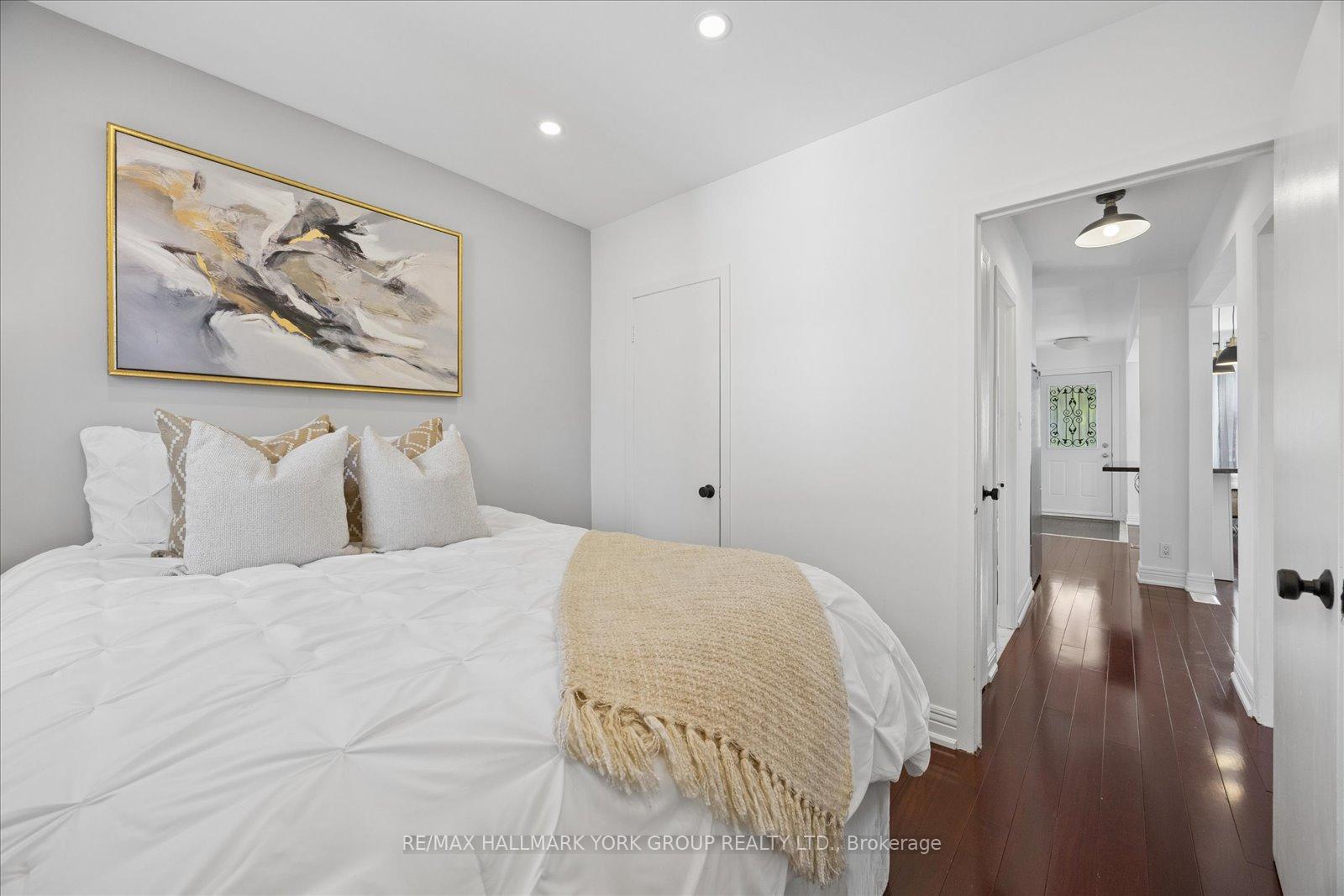 Photo 16 of 45 Seventeenth Street, Etobicoke, New Toronto — HOMEH