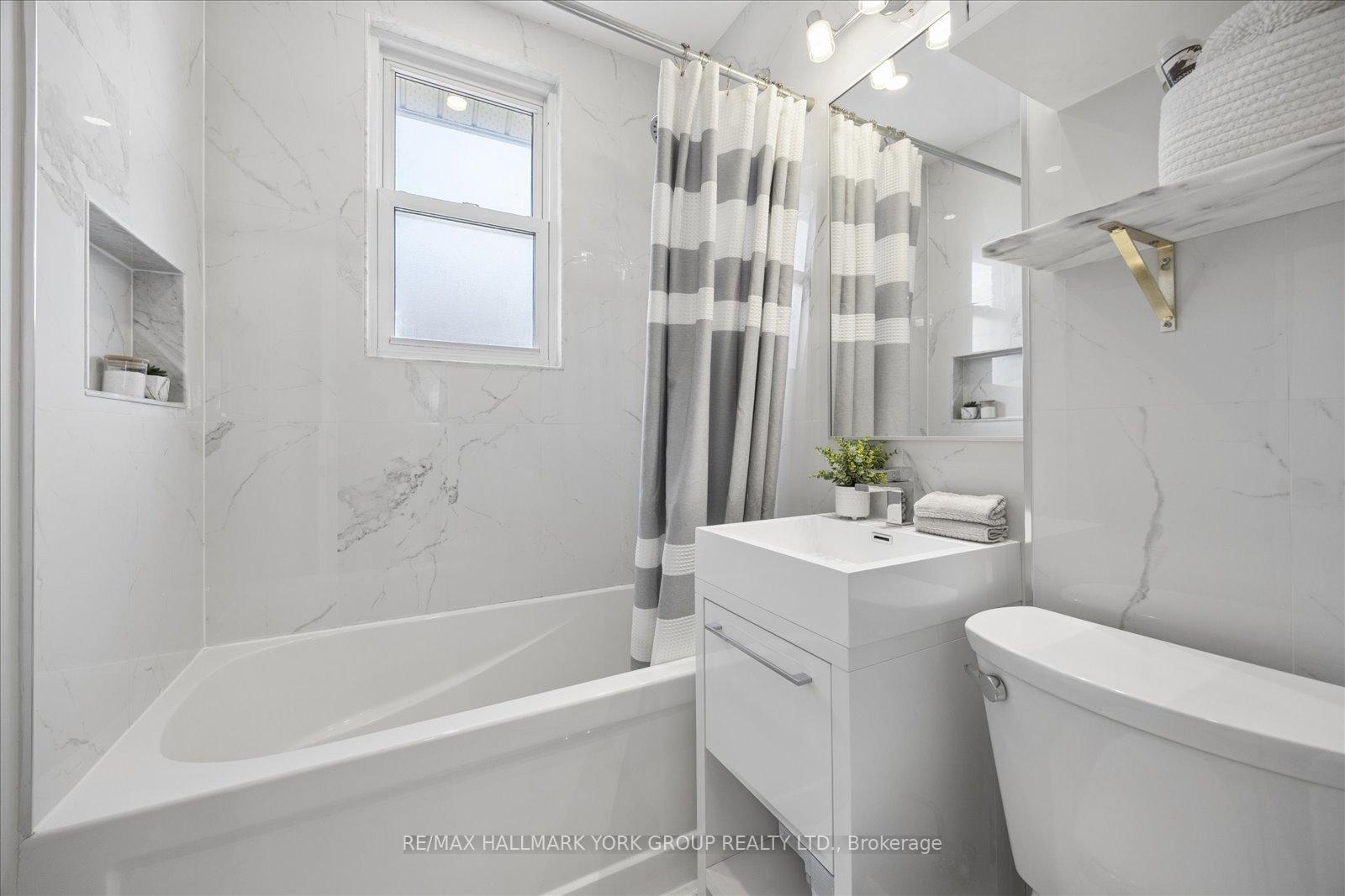 Photo 17 of 45 Seventeenth Street, Etobicoke, New Toronto — HOMEH