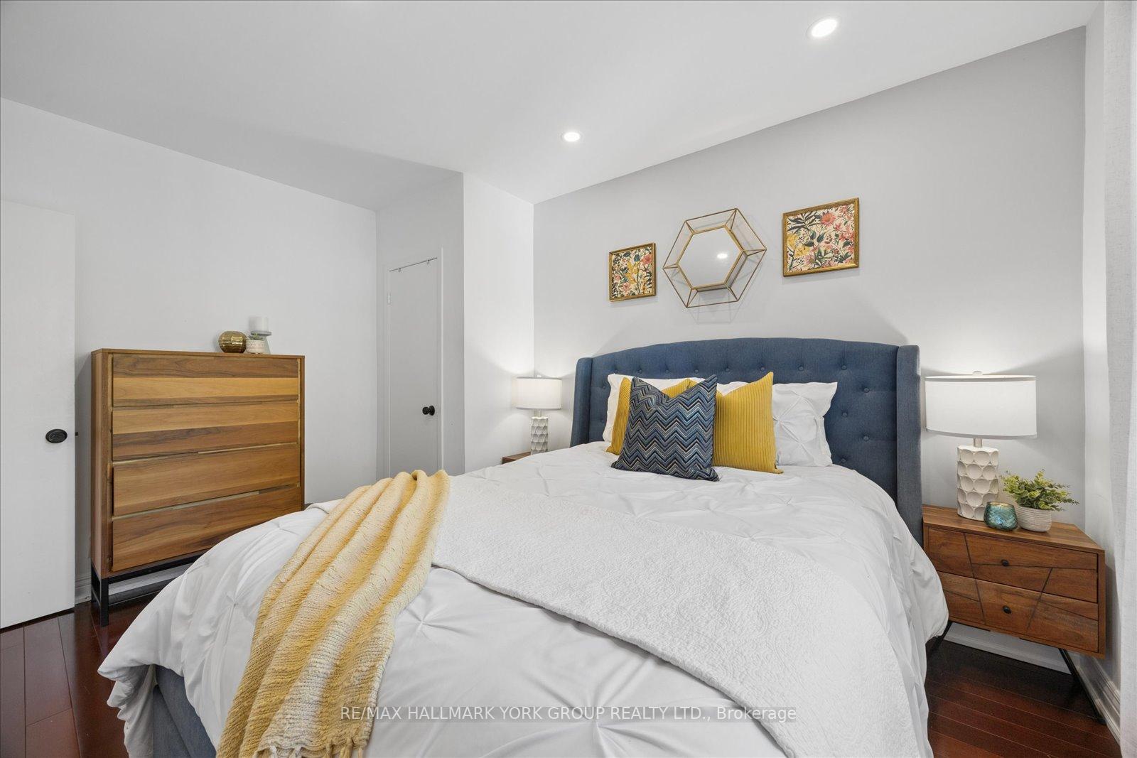Photo 19 of 45 Seventeenth Street, Etobicoke, New Toronto — HOMEH