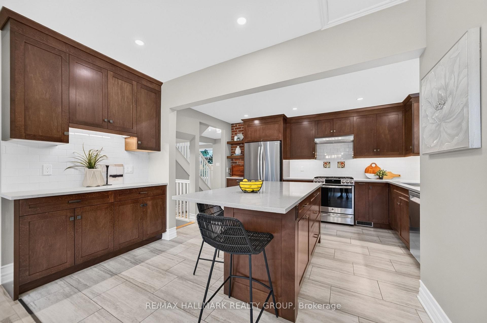 Photo 10 of 1608 Prince Of Wales Drive, Ottawa, Carleton Heights — HOMEH