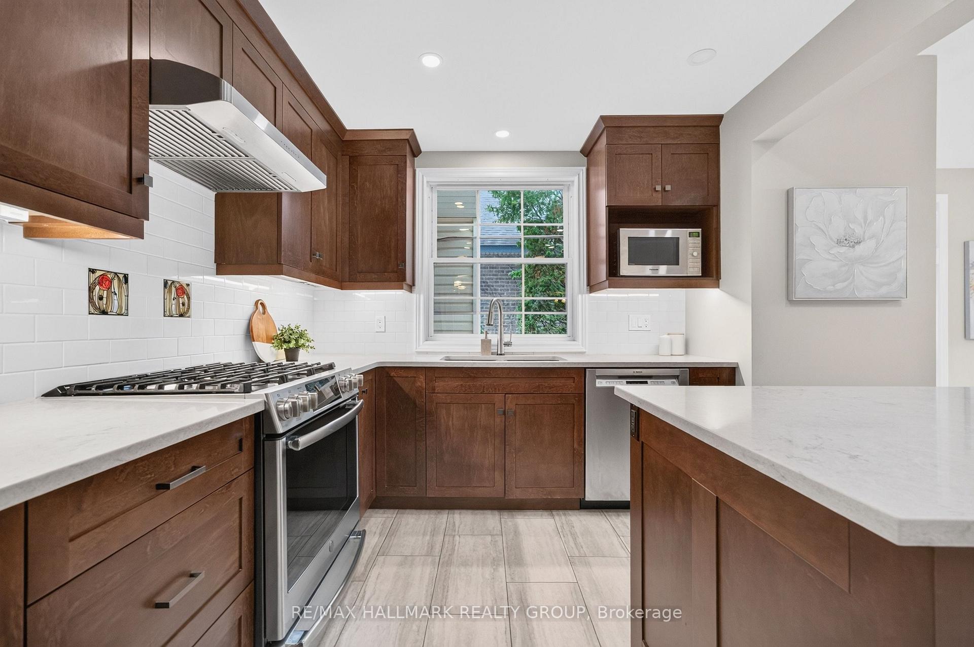 Photo 12 of 1608 Prince Of Wales Drive, Ottawa, Carleton Heights — HOMEH
