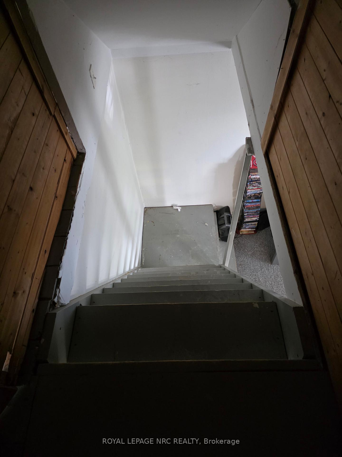 Photo 15 of 39 Manchester Avenue, St. Catharines, Haig — HOMEH
