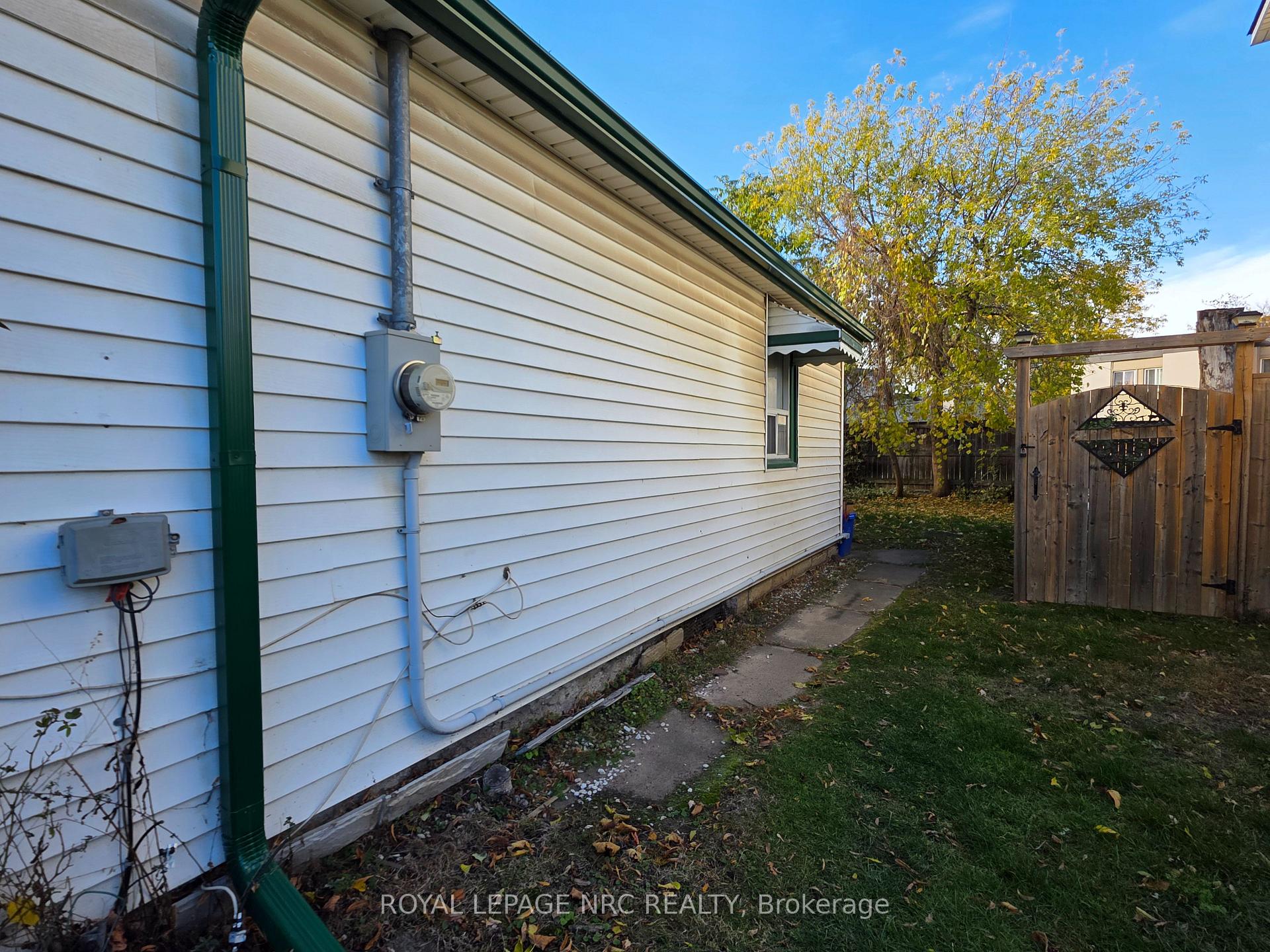 Photo 20 of 39 Manchester Avenue, St. Catharines, Haig — HOMEH