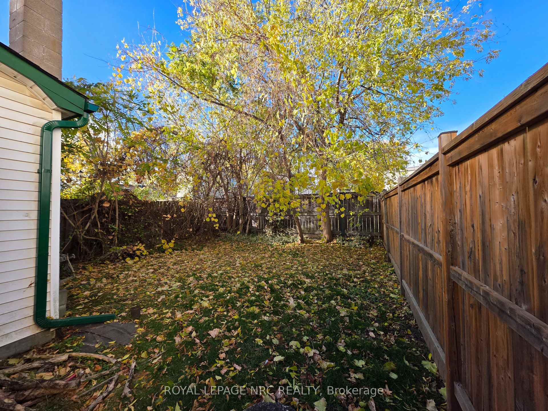 Photo 21 of 39 Manchester Avenue, St. Catharines, Haig — HOMEH