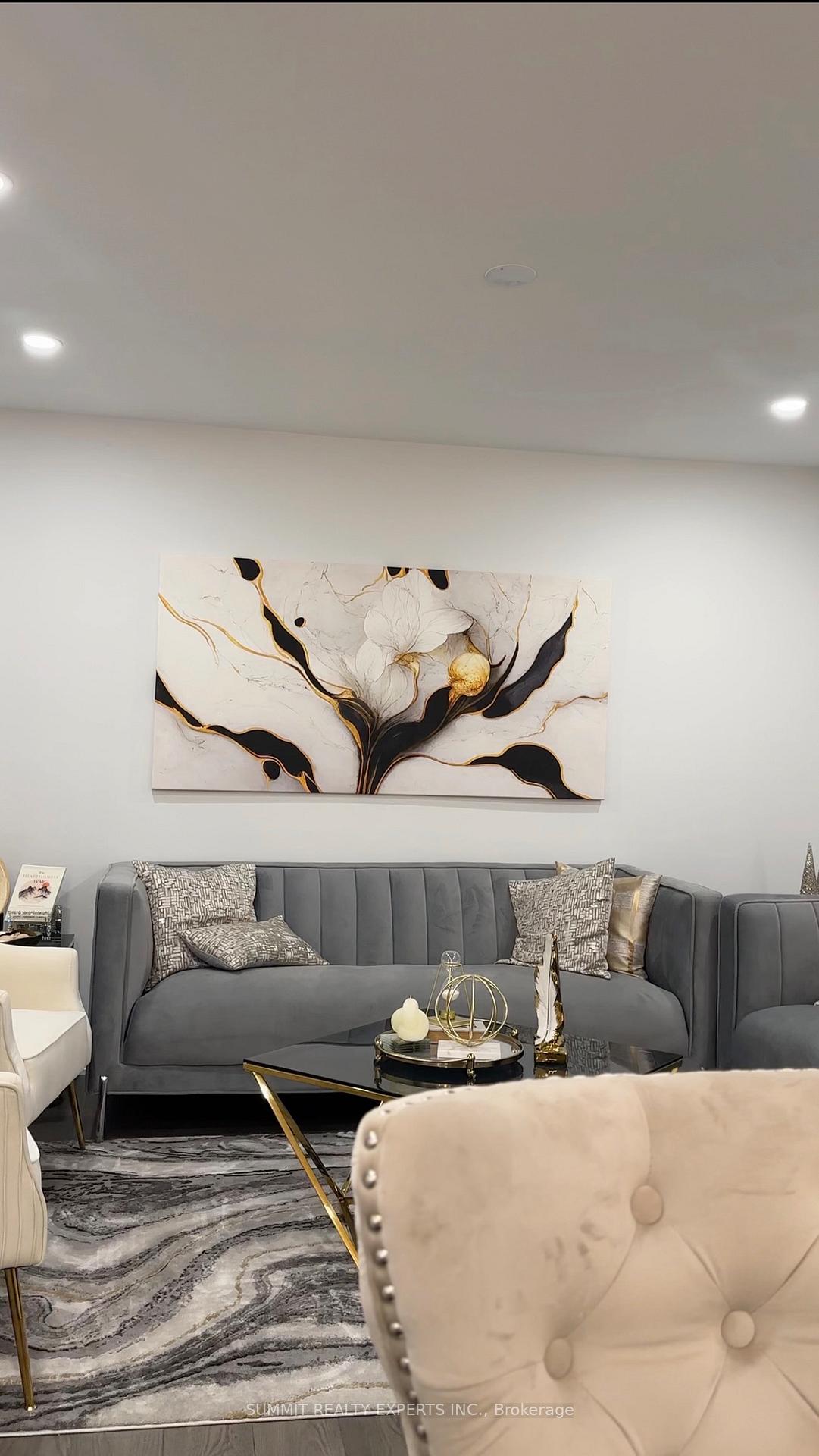 Photo 3 of 6111 Camgreen Circle, Mississauga, East Credit — HOMEH