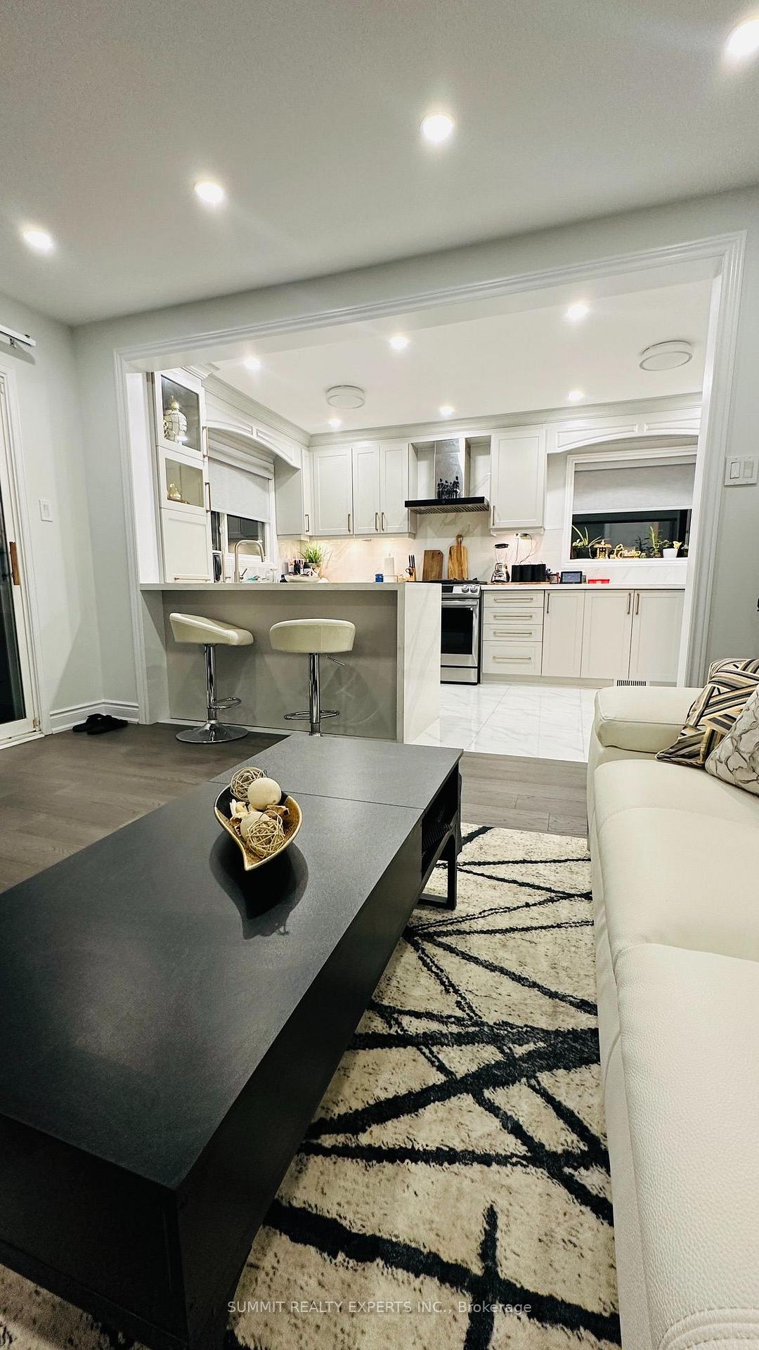 Photo 7 of 6111 Camgreen Circle, Mississauga, East Credit — HOMEH