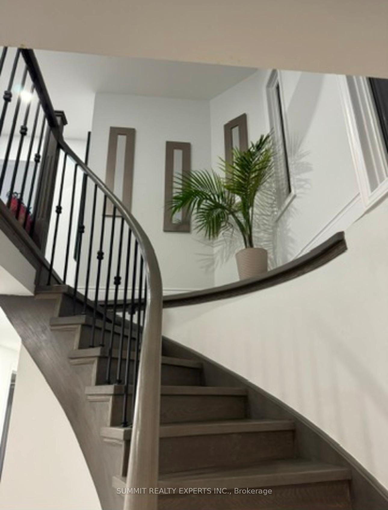 Photo 11 of 6111 Camgreen Circle, Mississauga, East Credit — HOMEH