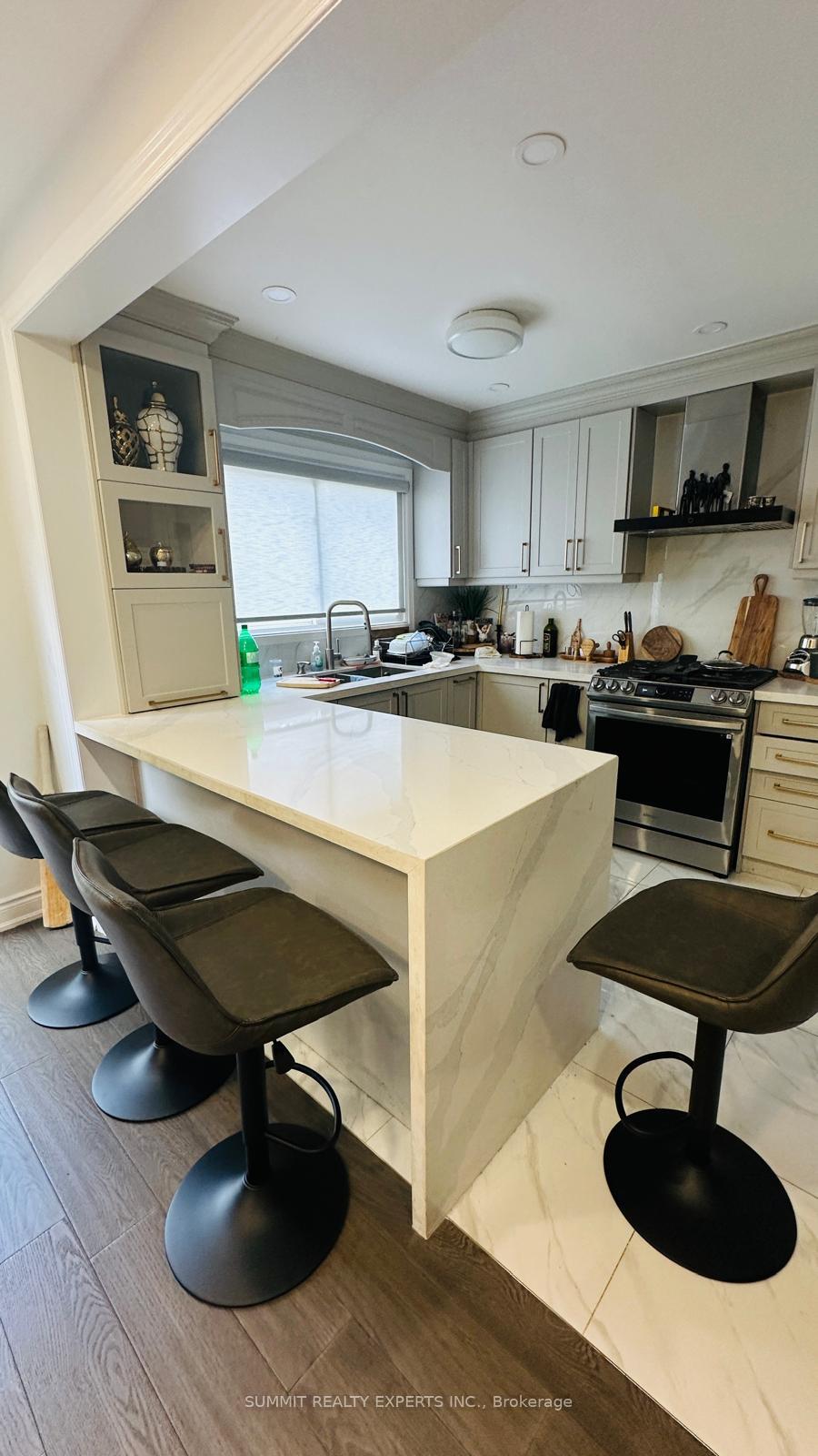 Photo 8 of 6111 Camgreen Circle, Mississauga, East Credit — HOMEH