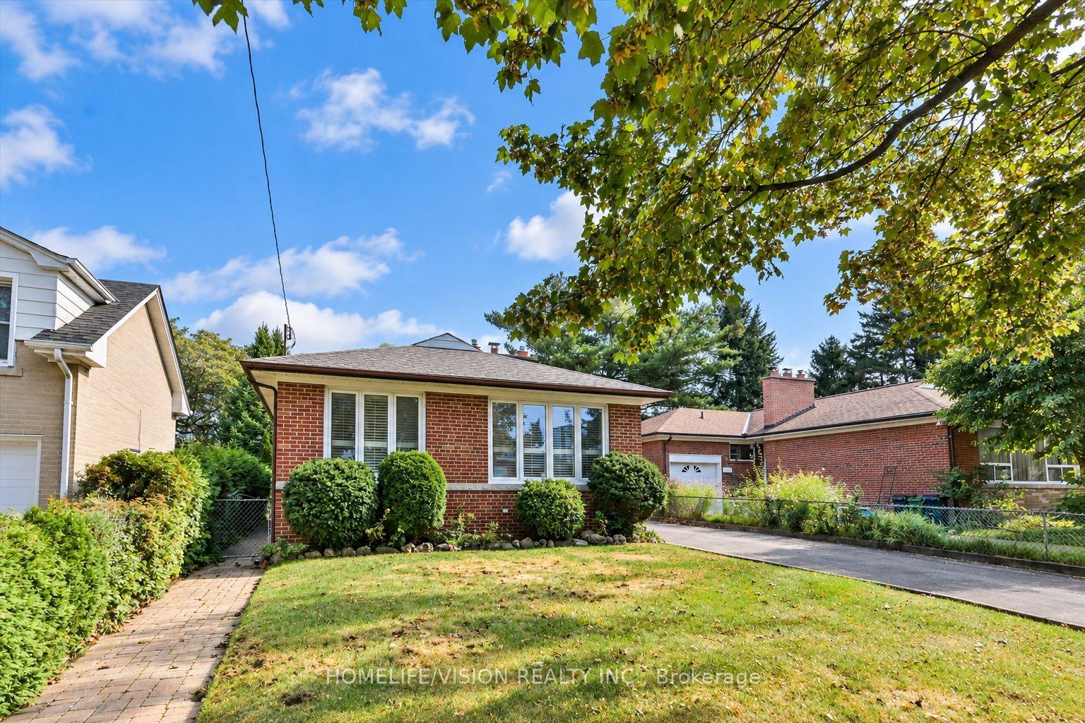 Photo 2 of 11 Larstone Avenue, Etobicoke, Stonegate-Queensway — HOMEH