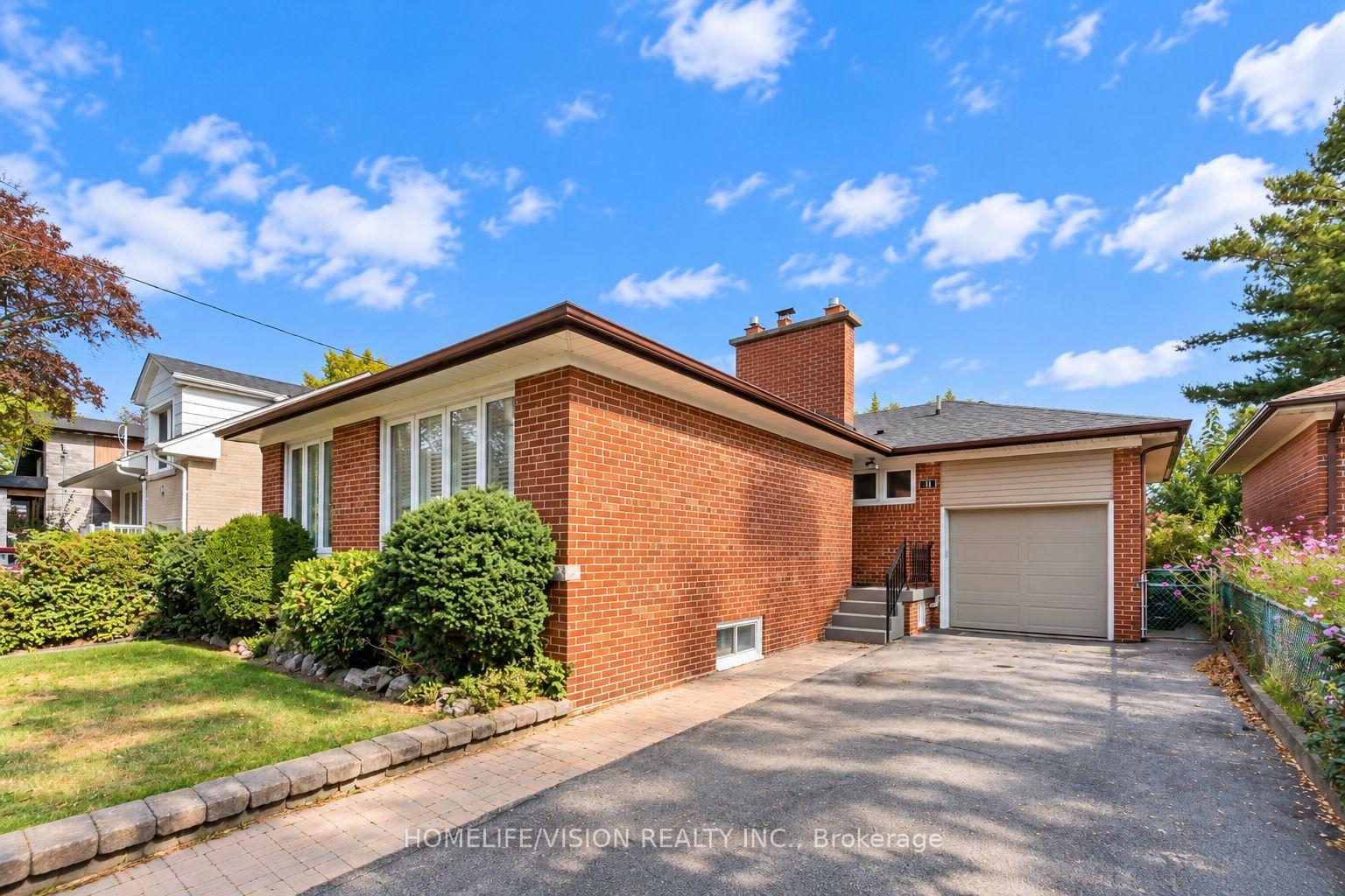 Photo 3 of 11 Larstone Avenue, Etobicoke, Stonegate-Queensway — HOMEH