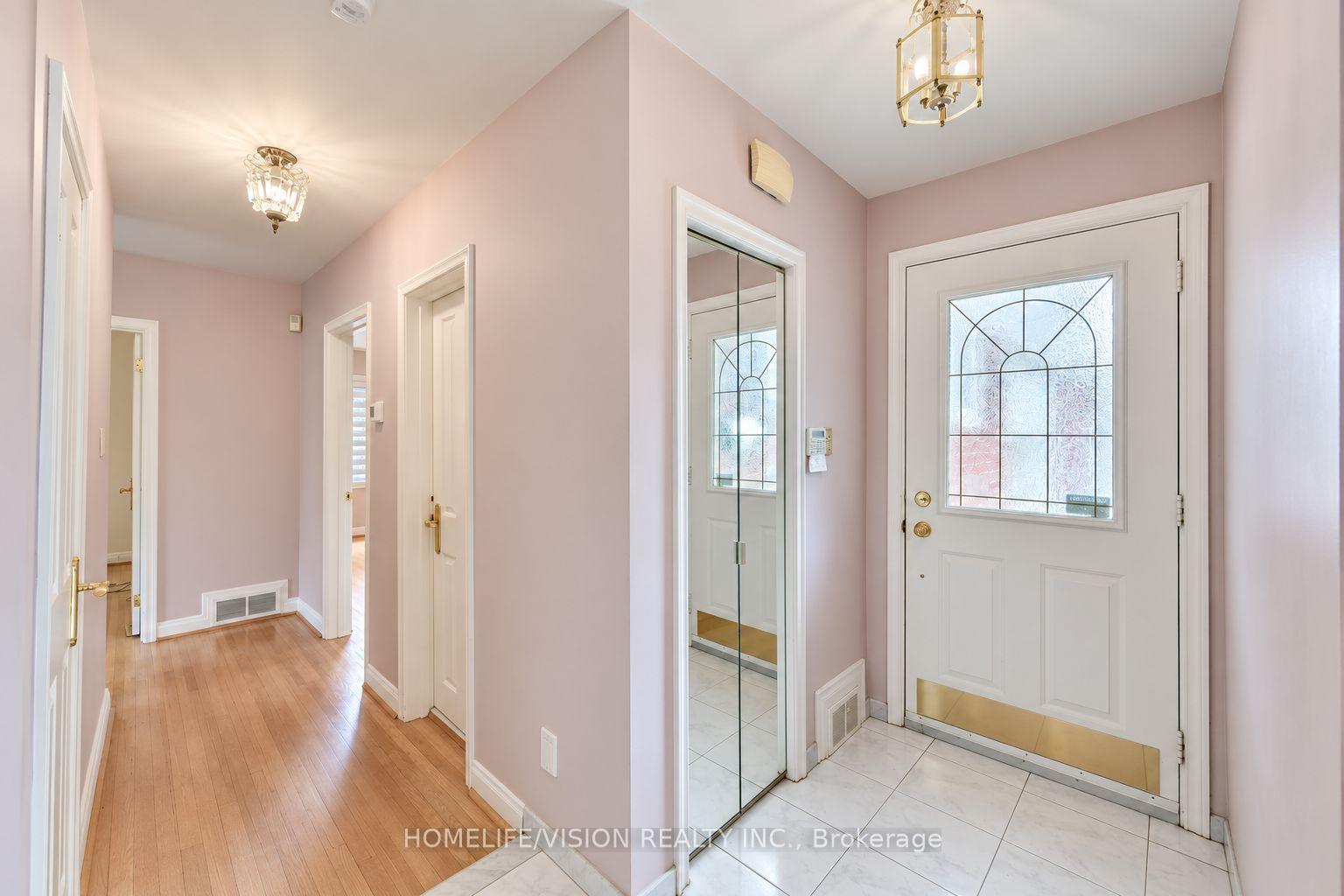 Photo 11 of 11 Larstone Avenue, Etobicoke, Stonegate-Queensway — HOMEH