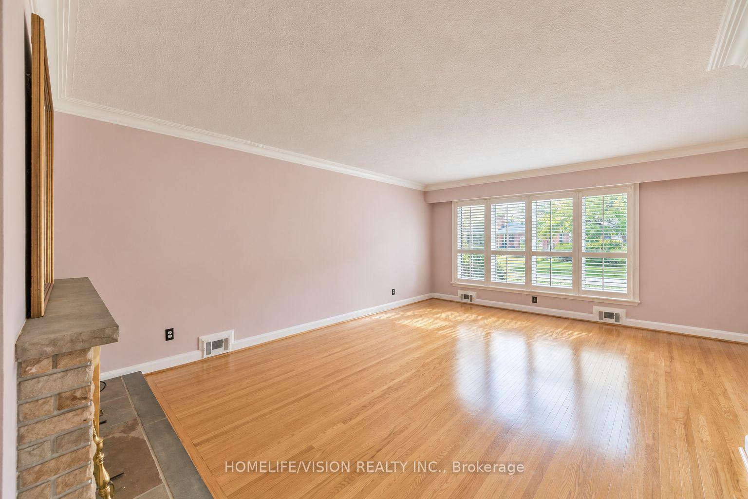 Photo 15 of 11 Larstone Avenue, Etobicoke, Stonegate-Queensway — HOMEH