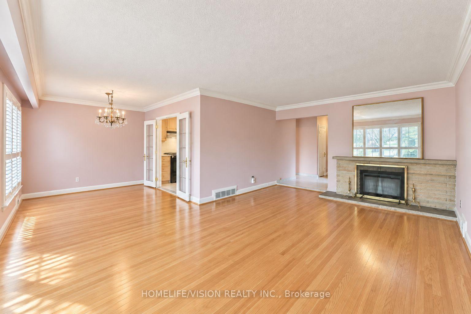 Photo 18 of 11 Larstone Avenue, Etobicoke, Stonegate-Queensway — HOMEH