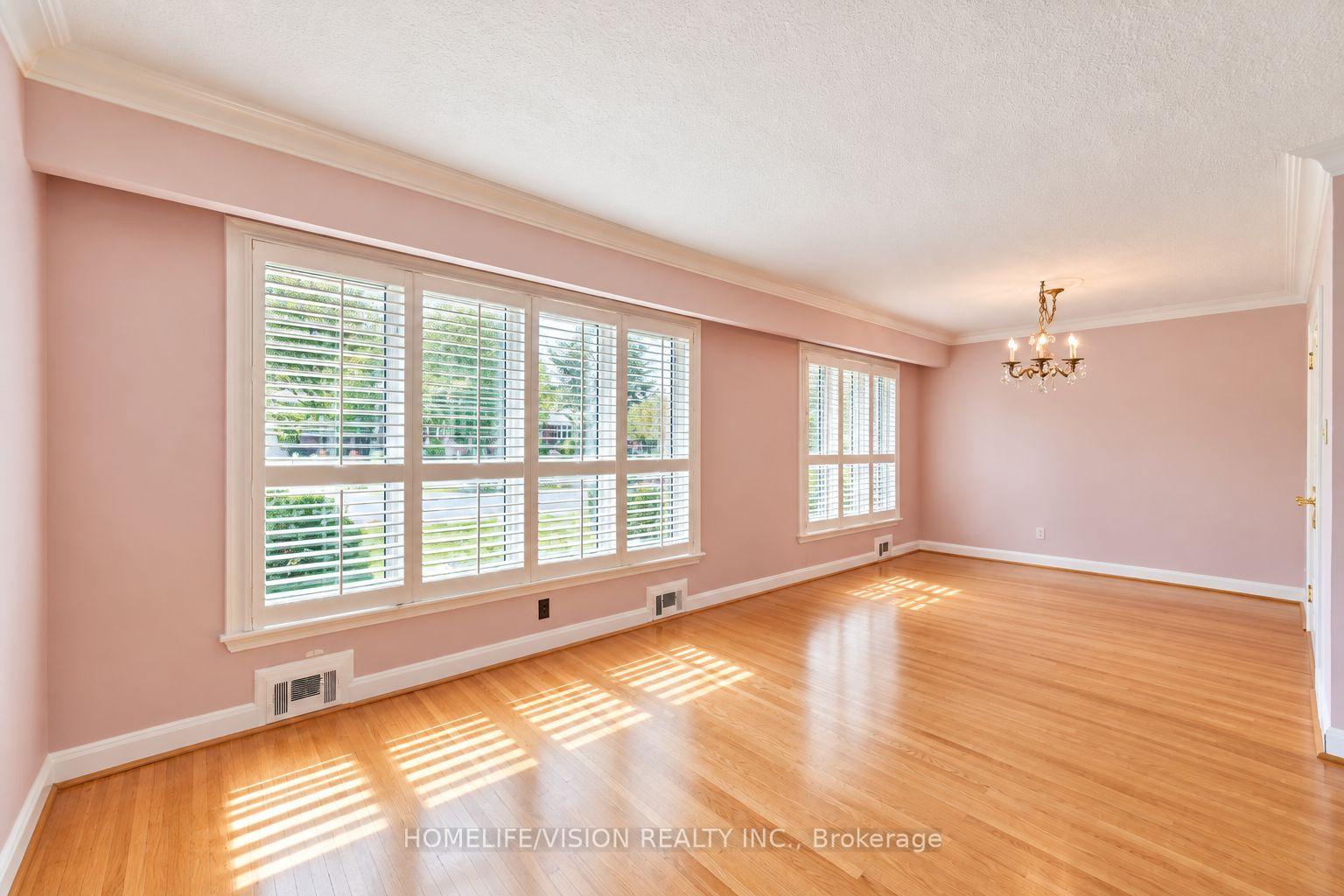 Photo 20 of 11 Larstone Avenue, Etobicoke, Stonegate-Queensway — HOMEH