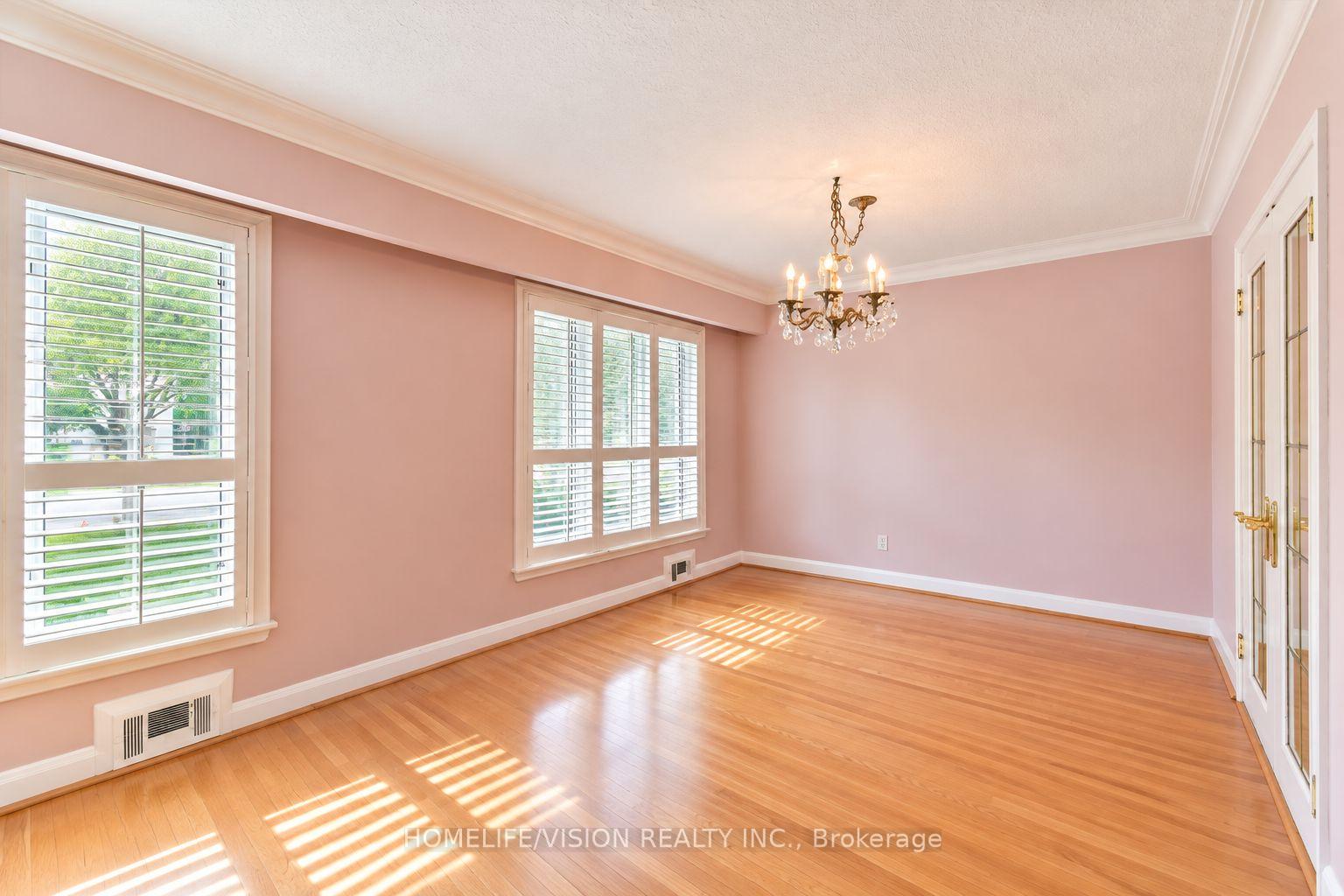Photo 24 of 11 Larstone Avenue, Etobicoke, Stonegate-Queensway — HOMEH
