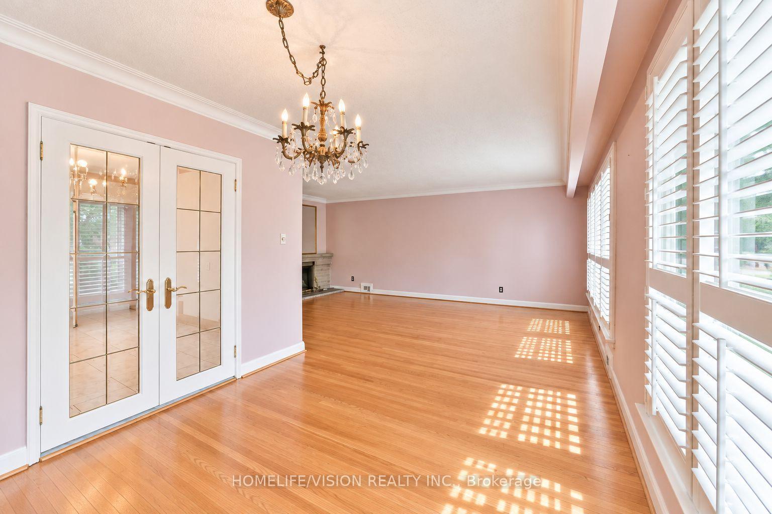 Photo 25 of 11 Larstone Avenue, Etobicoke, Stonegate-Queensway — HOMEH