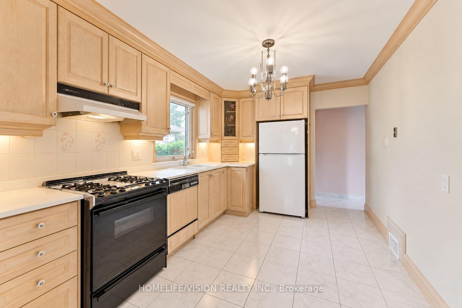 Photo 30 of 11 Larstone Avenue, Etobicoke, Stonegate-Queensway — HOMEH