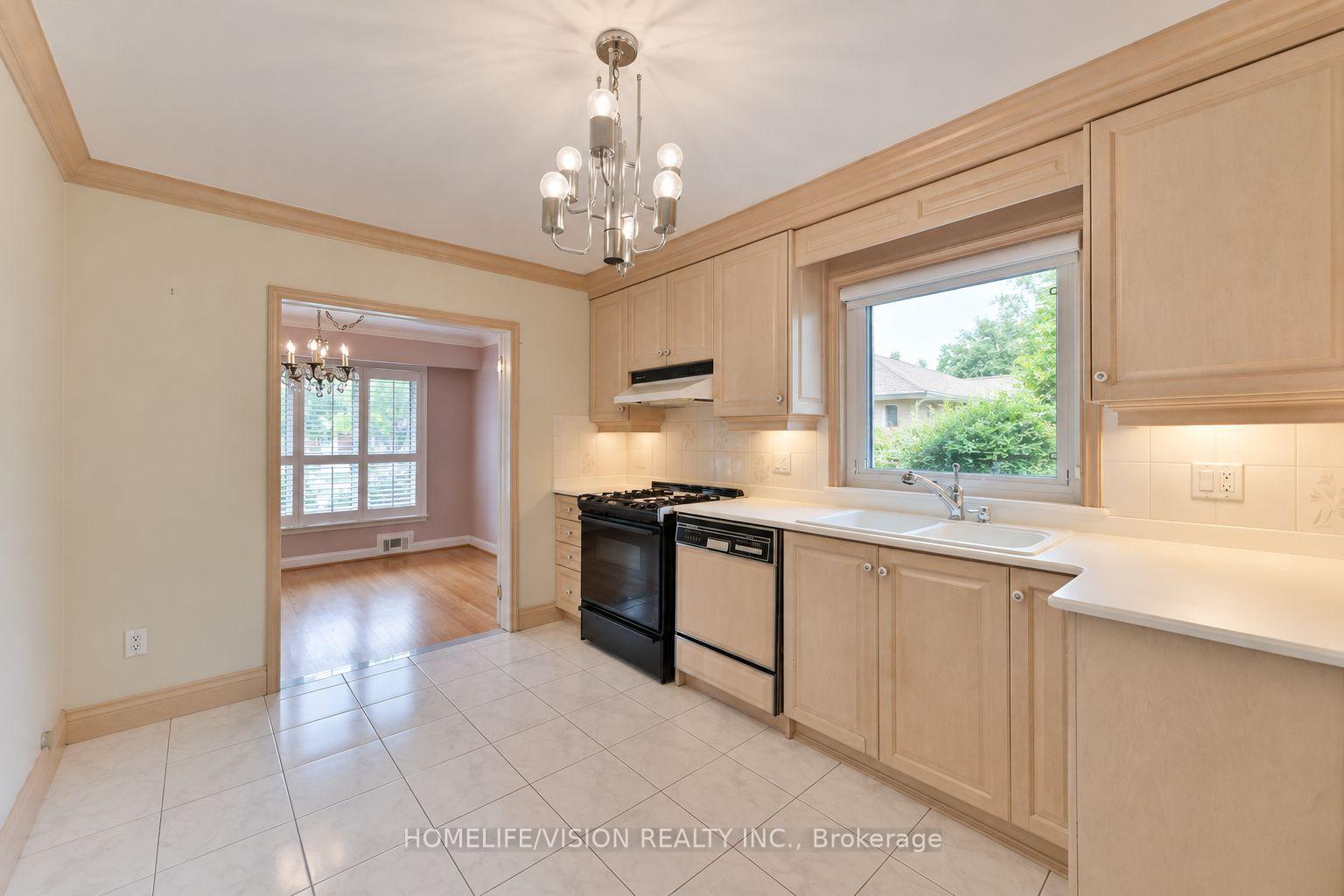 Photo 32 of 11 Larstone Avenue, Etobicoke, Stonegate-Queensway — HOMEH