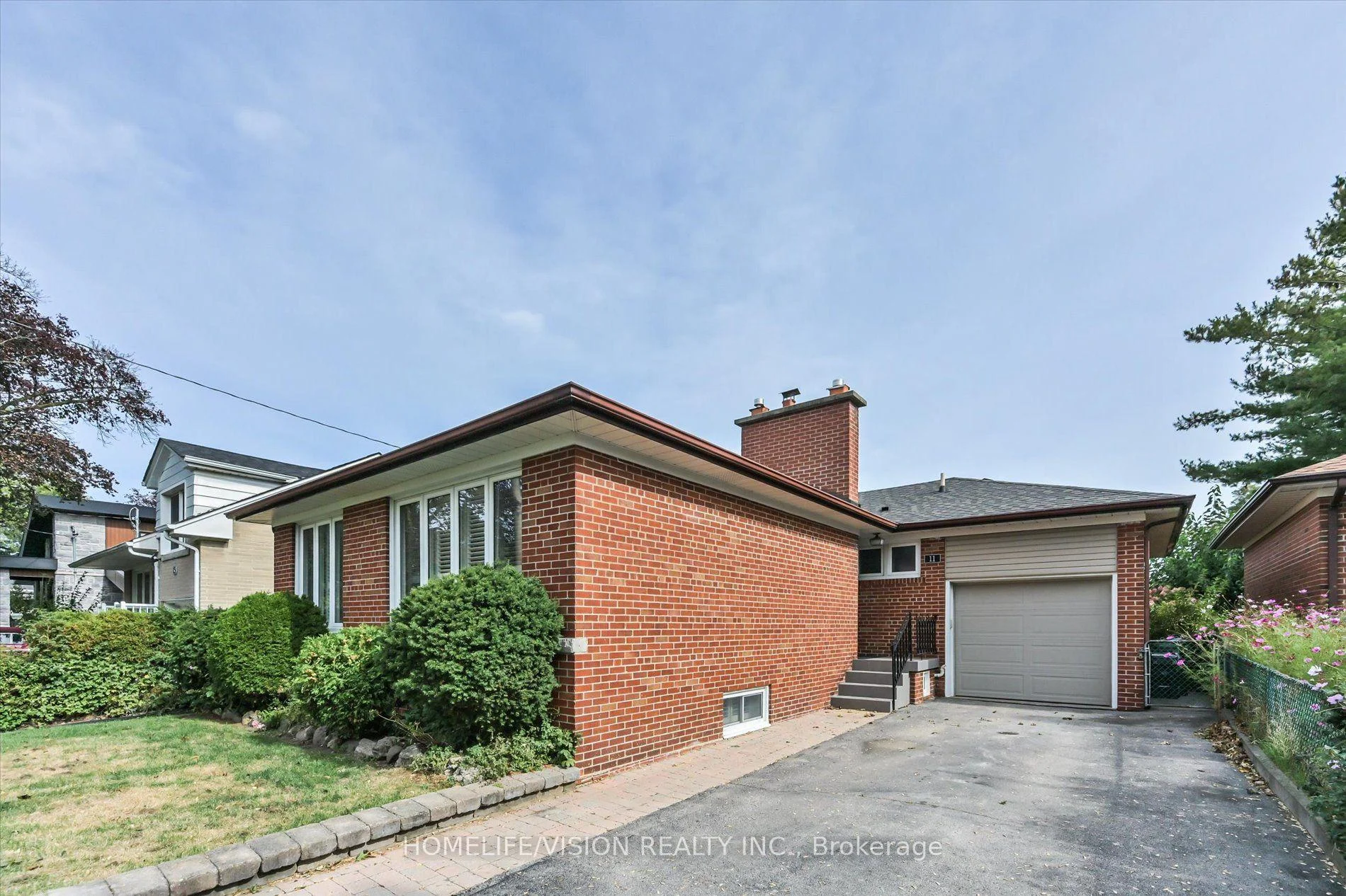 Photo 9 of 11 Larstone Avenue, Etobicoke, Stonegate-Queensway — HOMEH