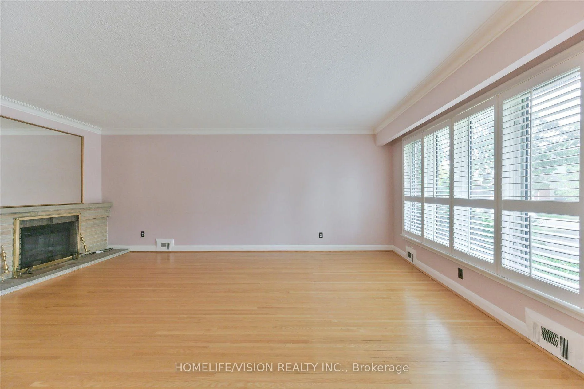 Photo 13 of 11 Larstone Avenue, Etobicoke, Stonegate-Queensway — HOMEH