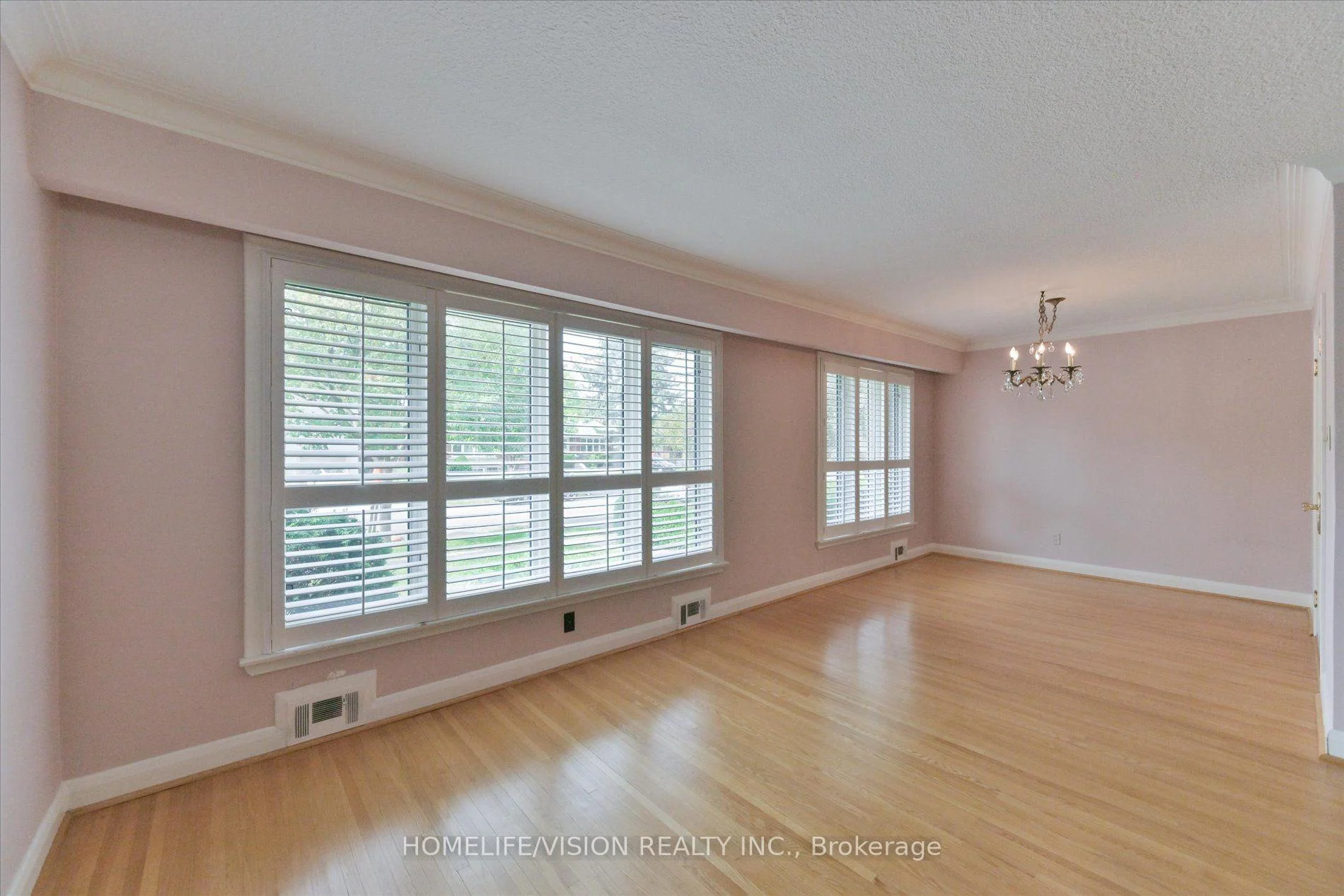 Photo 21 of 11 Larstone Avenue, Etobicoke, Stonegate-Queensway — HOMEH
