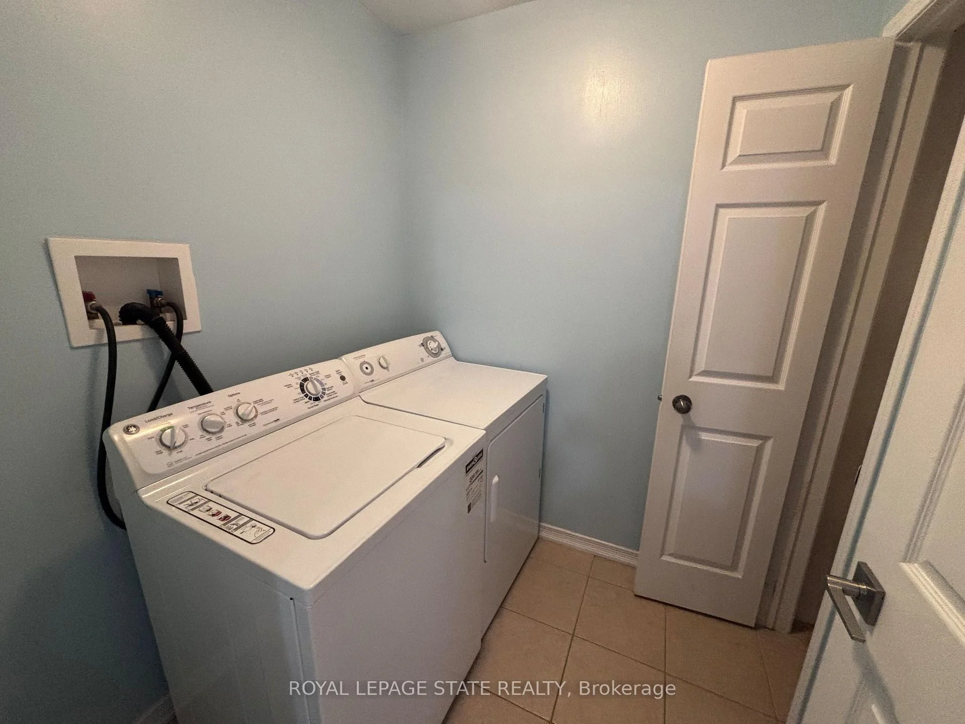 Photo 24 of 39 Newport Crescent, Hamilton, Crerar — HOMEH