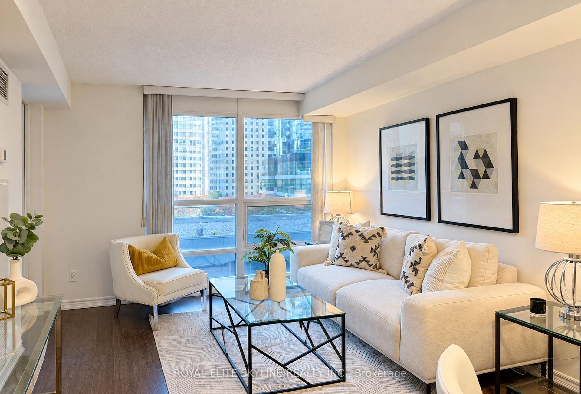 Photo 3 of Unit 403, 761 Bay Street, Toronto, Bay Street Corridor — HOMEH