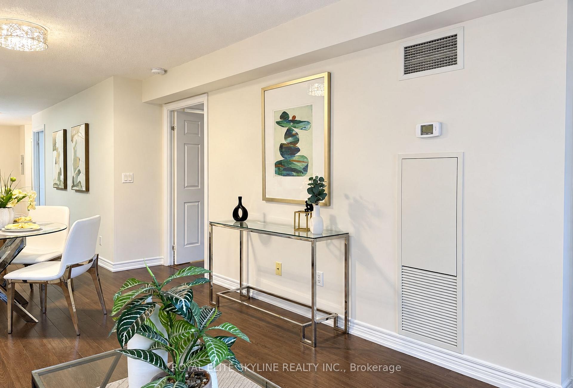 Photo 13 of Unit 403, 761 Bay Street, Toronto, Bay Street Corridor — HOMEH
