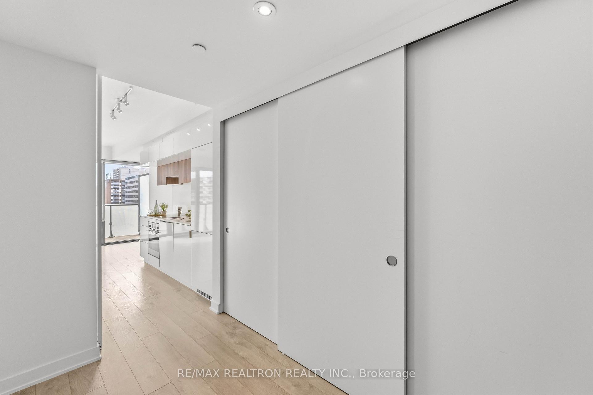 Photo 6 of Unit 510, 185 Roehampton Avenue, Toronto, Mount Pleasant West — HOMEH
