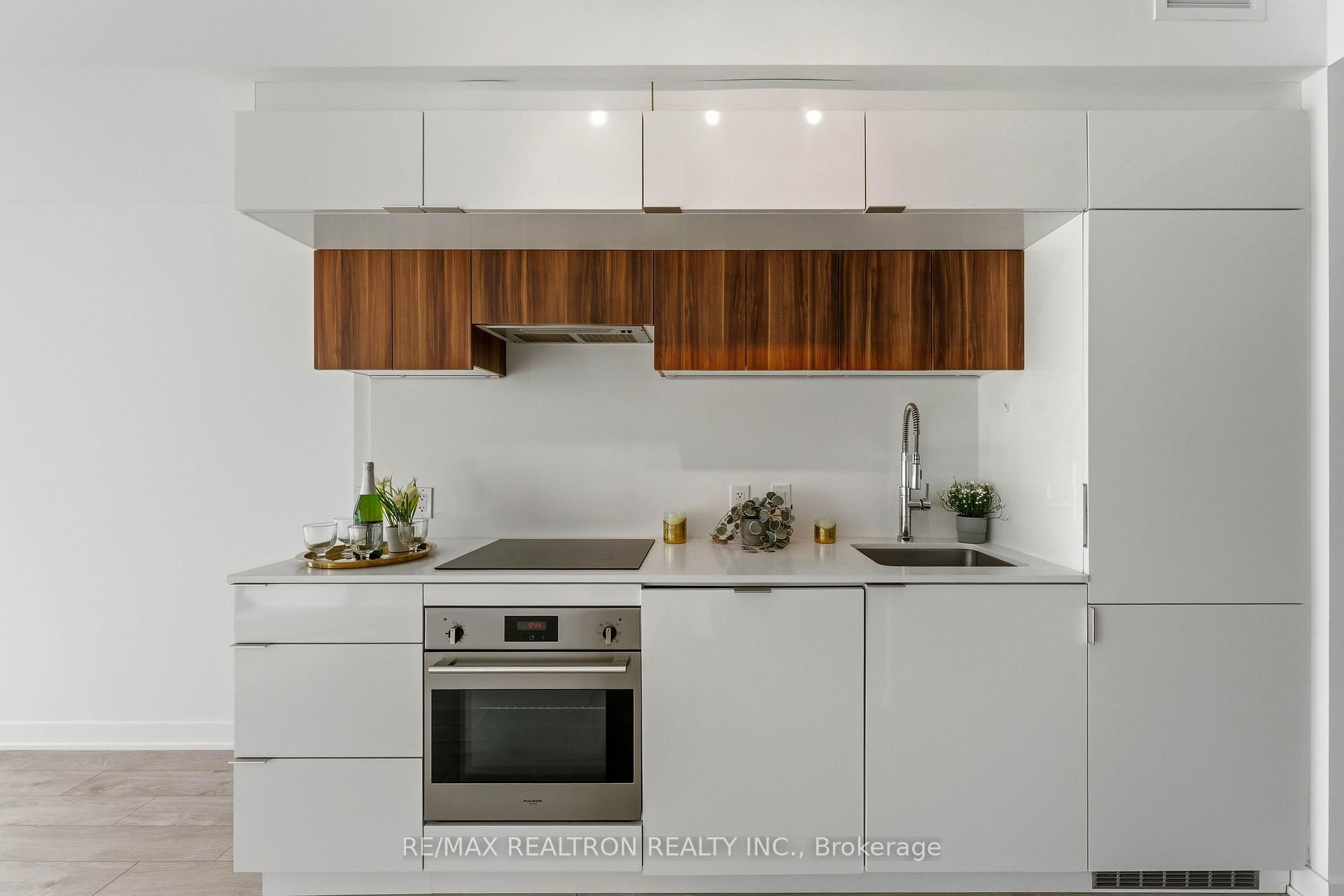 Photo 8 of Unit 510, 185 Roehampton Avenue, Toronto, Mount Pleasant West — HOMEH