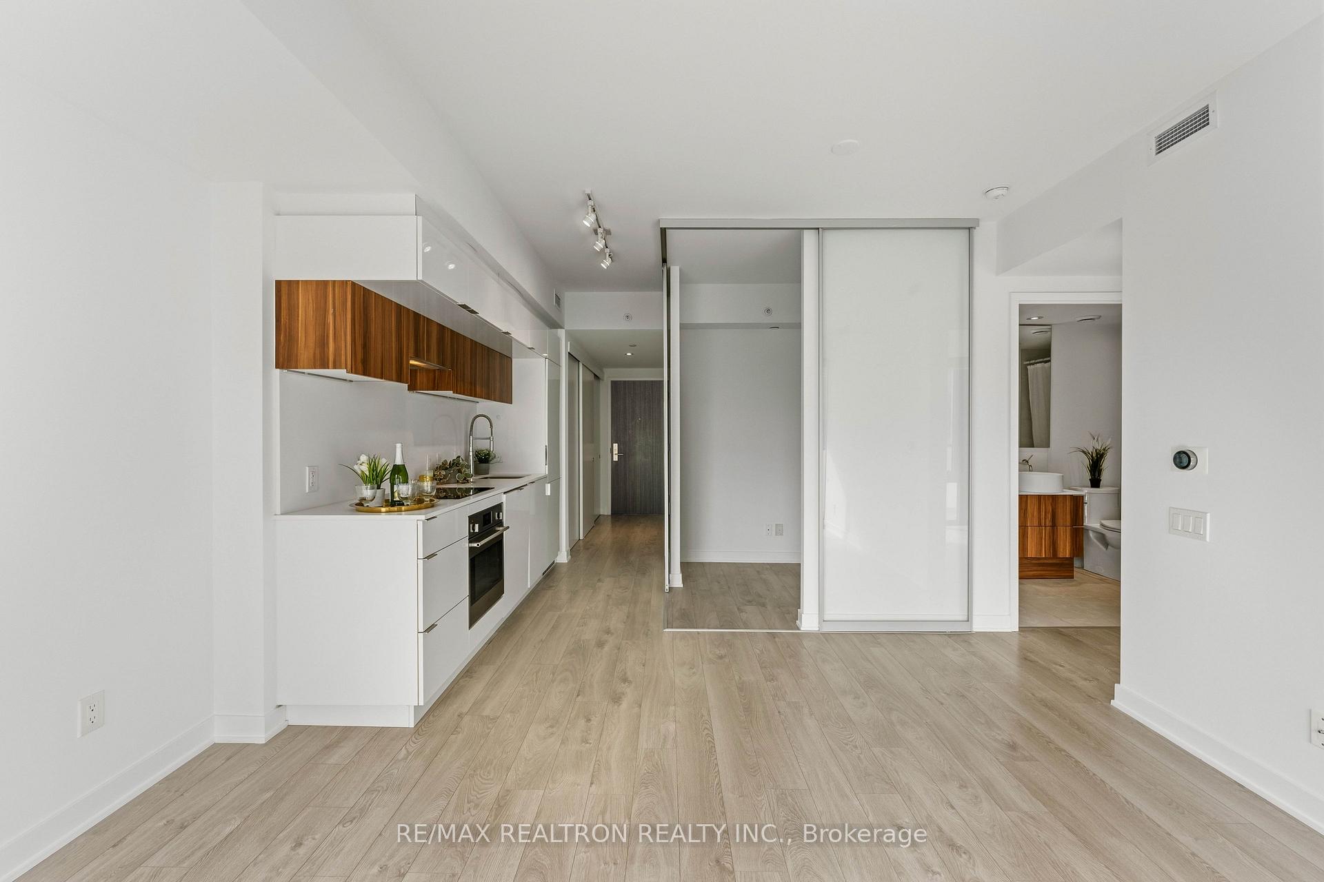 Photo 9 of Unit 510, 185 Roehampton Avenue, Toronto, Mount Pleasant West — HOMEH