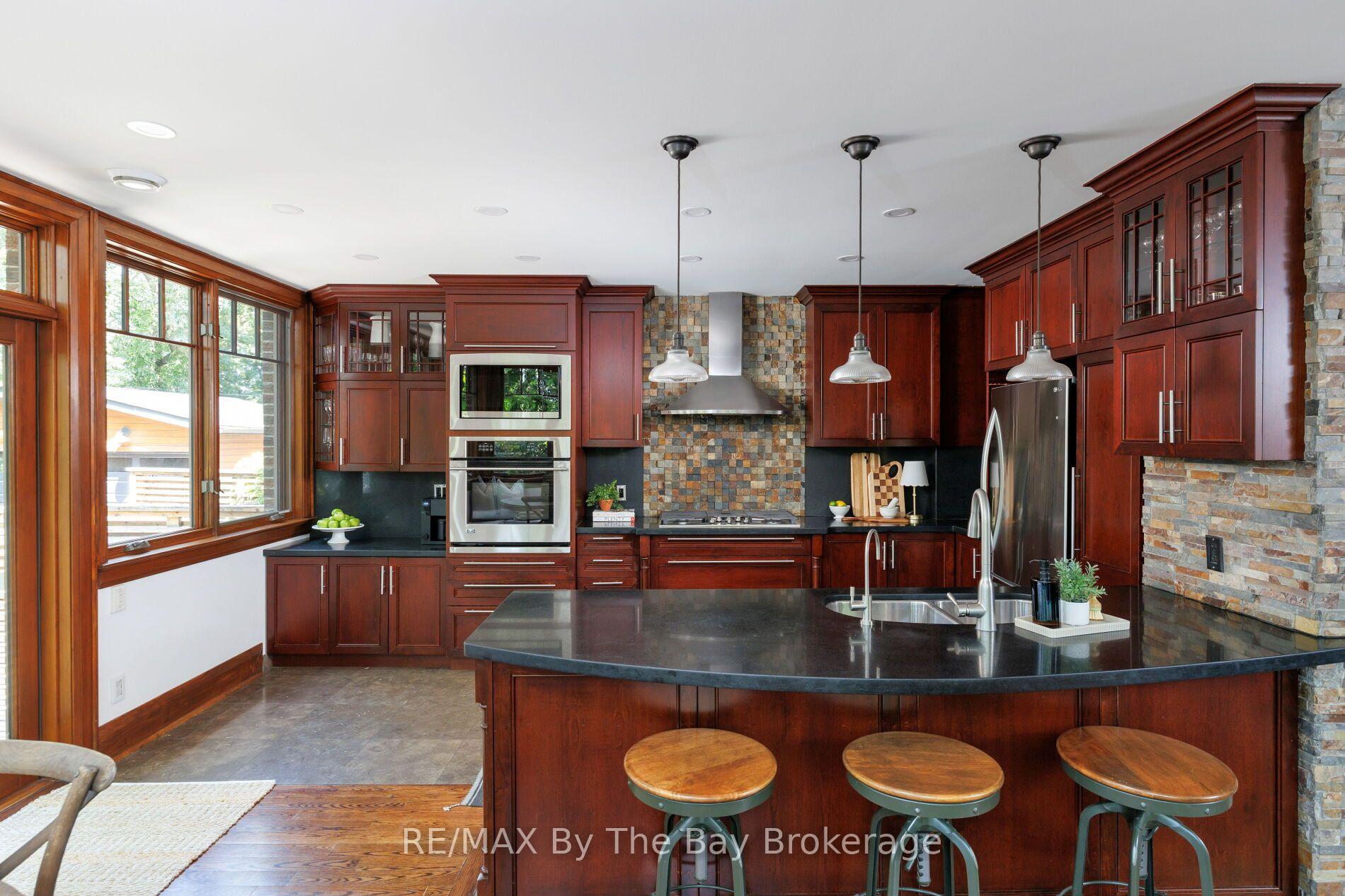 Photo 21 of 44 Rambert Crescent, Toronto, High Park-Swansea — HOMEH