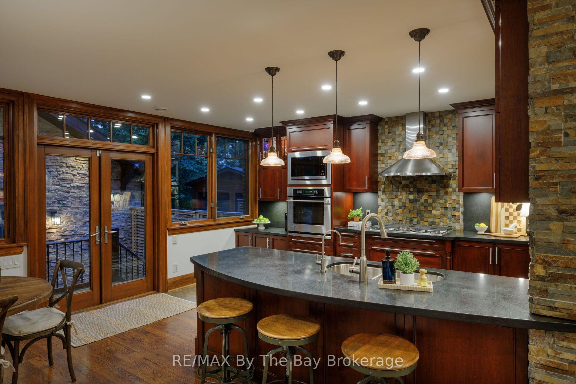 Photo 24 of 44 Rambert Crescent, Toronto, High Park-Swansea — HOMEH