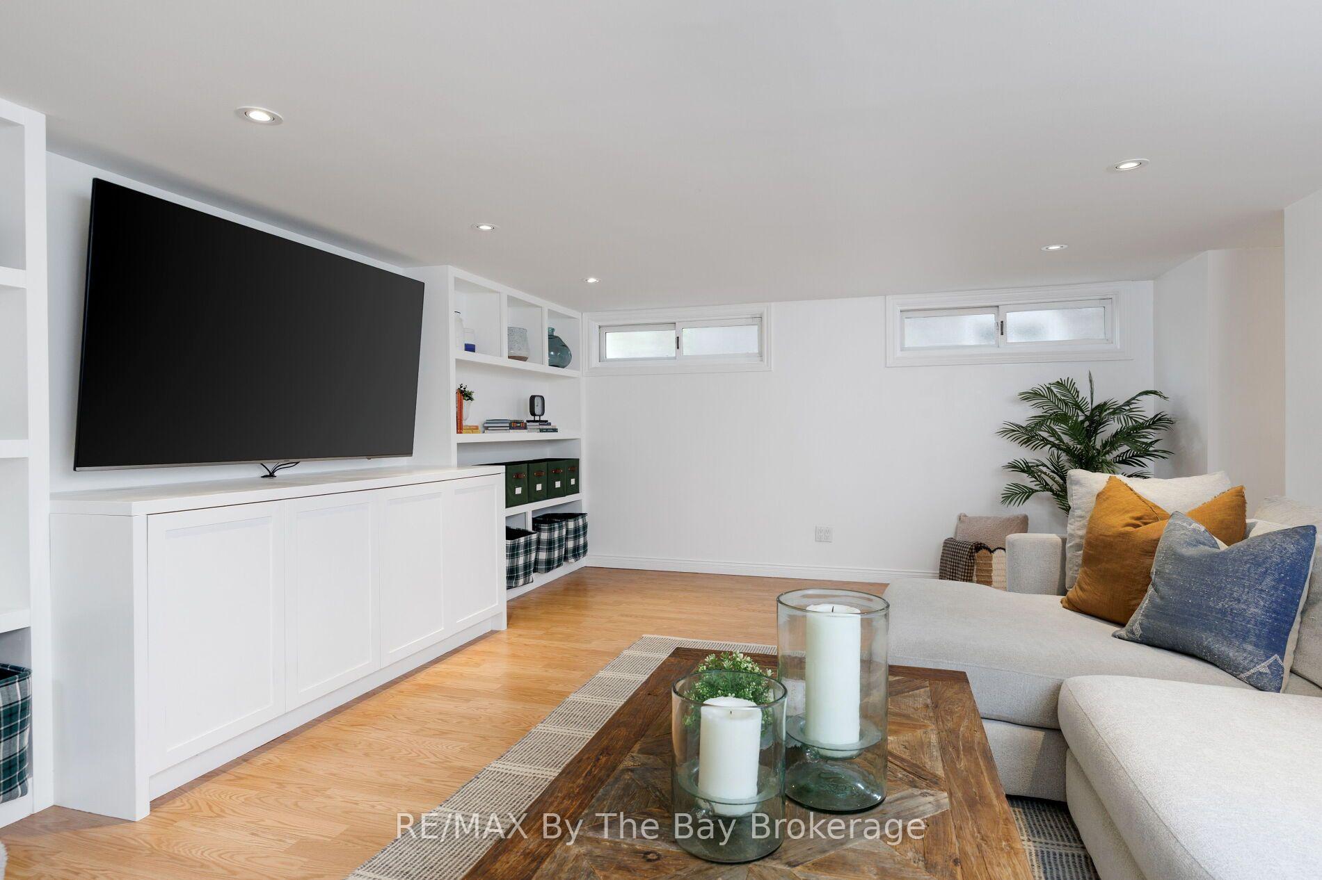Photo 32 of 44 Rambert Crescent, Toronto, High Park-Swansea — HOMEH